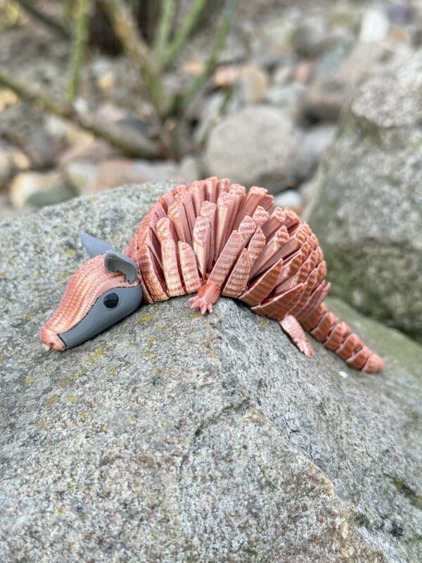 Ruchomy Pancernik 3D, wysoka jakość, realistyczne detale, antystresowy gadżet, prezent - obrazek 3