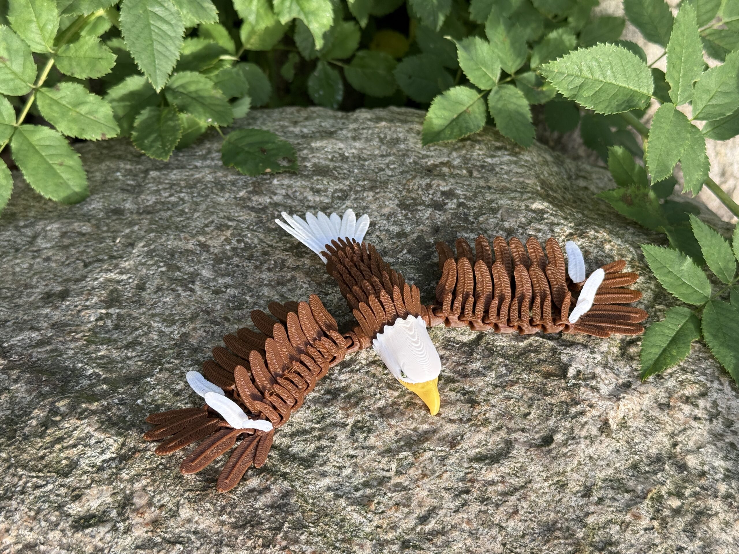 Orzeł przegubowy 3D – realistyczna ruchoma figura, zabawka antystresowa, ozdoba - obrazek 8