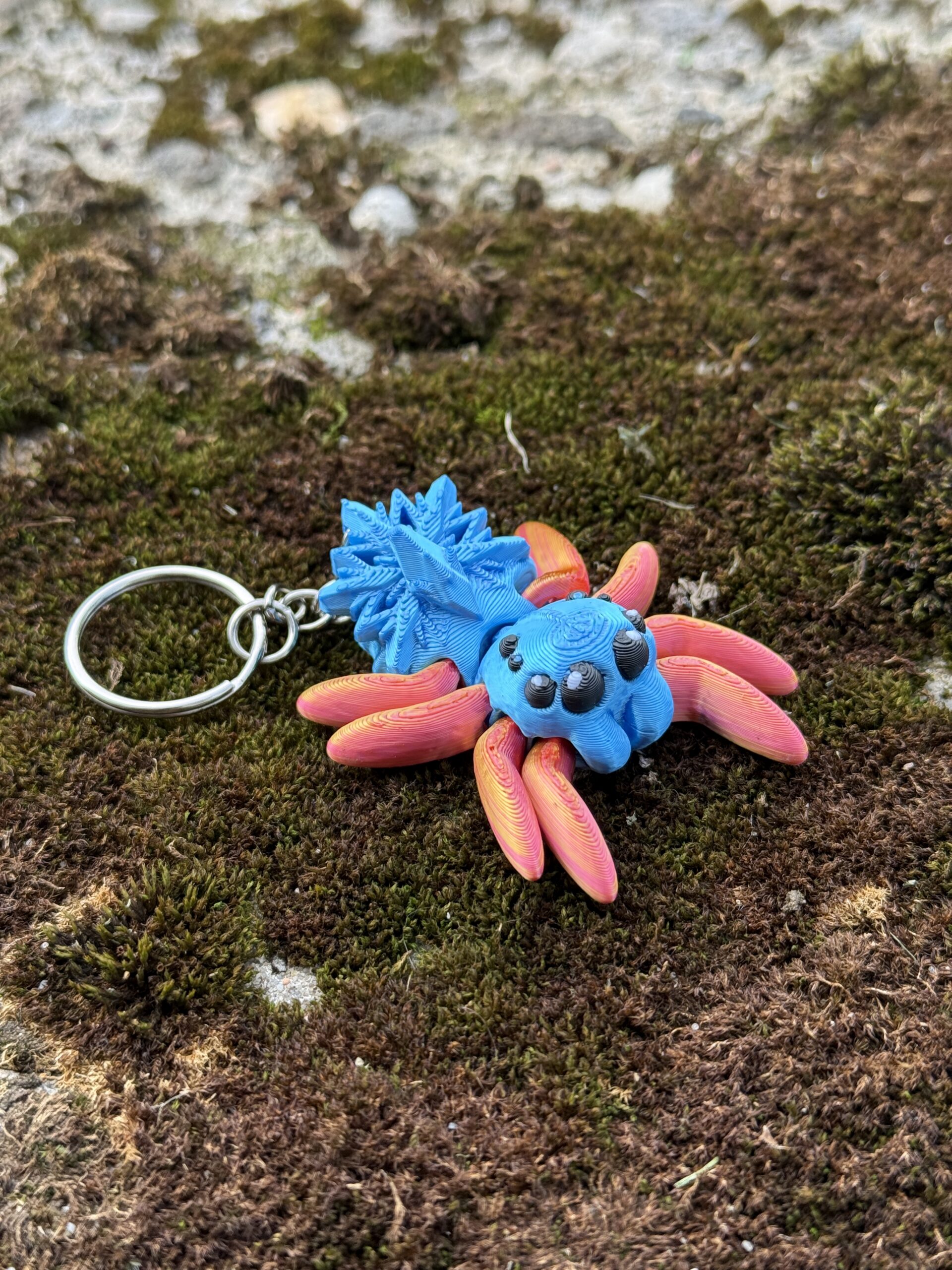 Przegubowy Pajączek Skakun z gwiazdą – ruchoma mini figurka i brelok! - obrazek 8