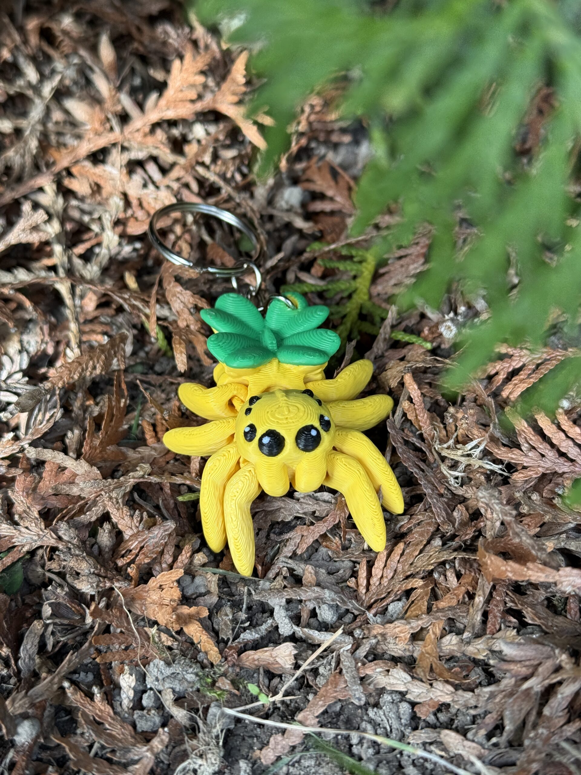 Przegubowy Pajączek Skakun z koniczynką 3D – mini figurka i brelok szczęścia! - obrazek 11