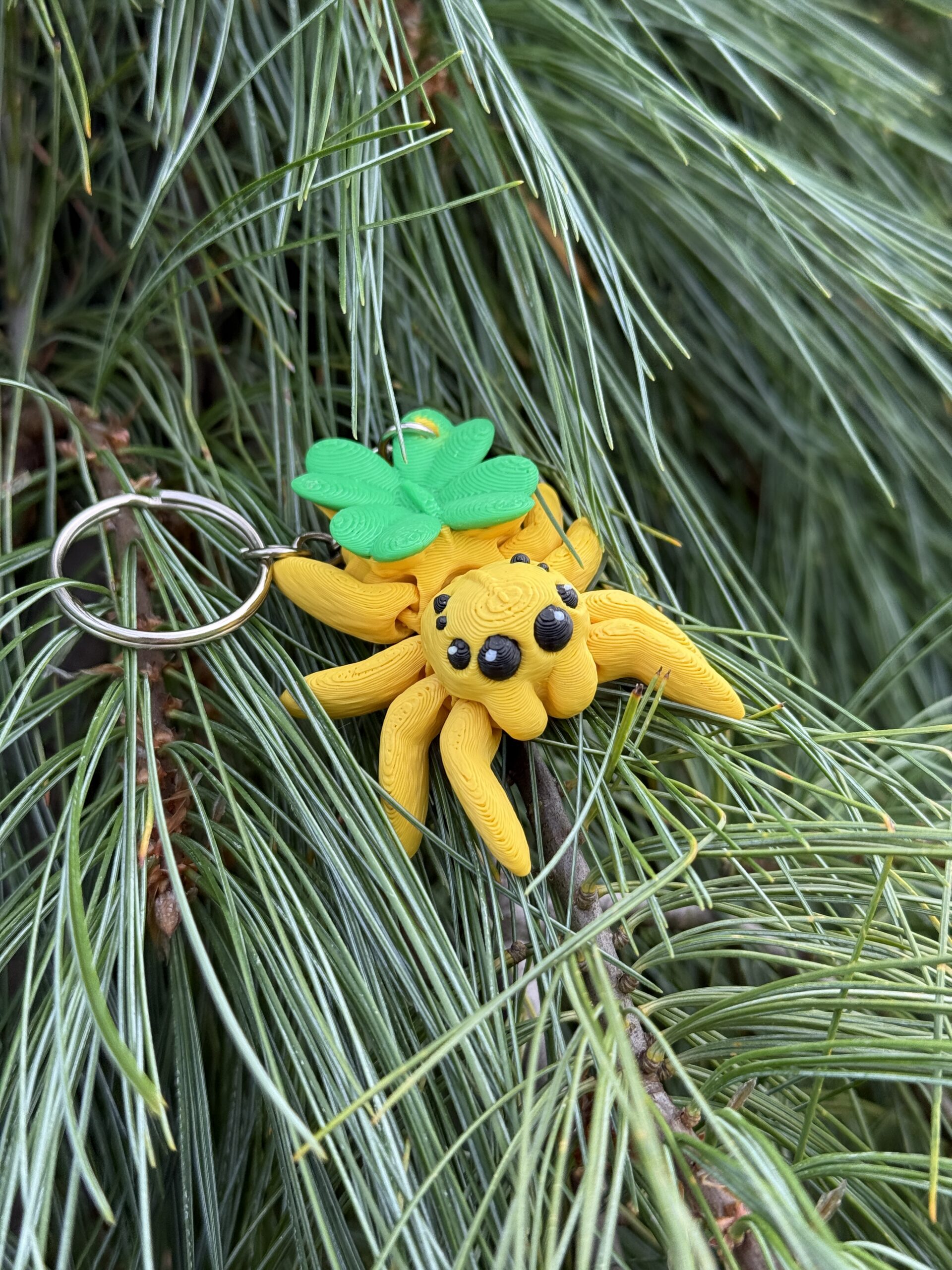 Przegubowy Pajączek Skakun z koniczynką 3D – mini figurka i brelok szczęścia! - obrazek 12