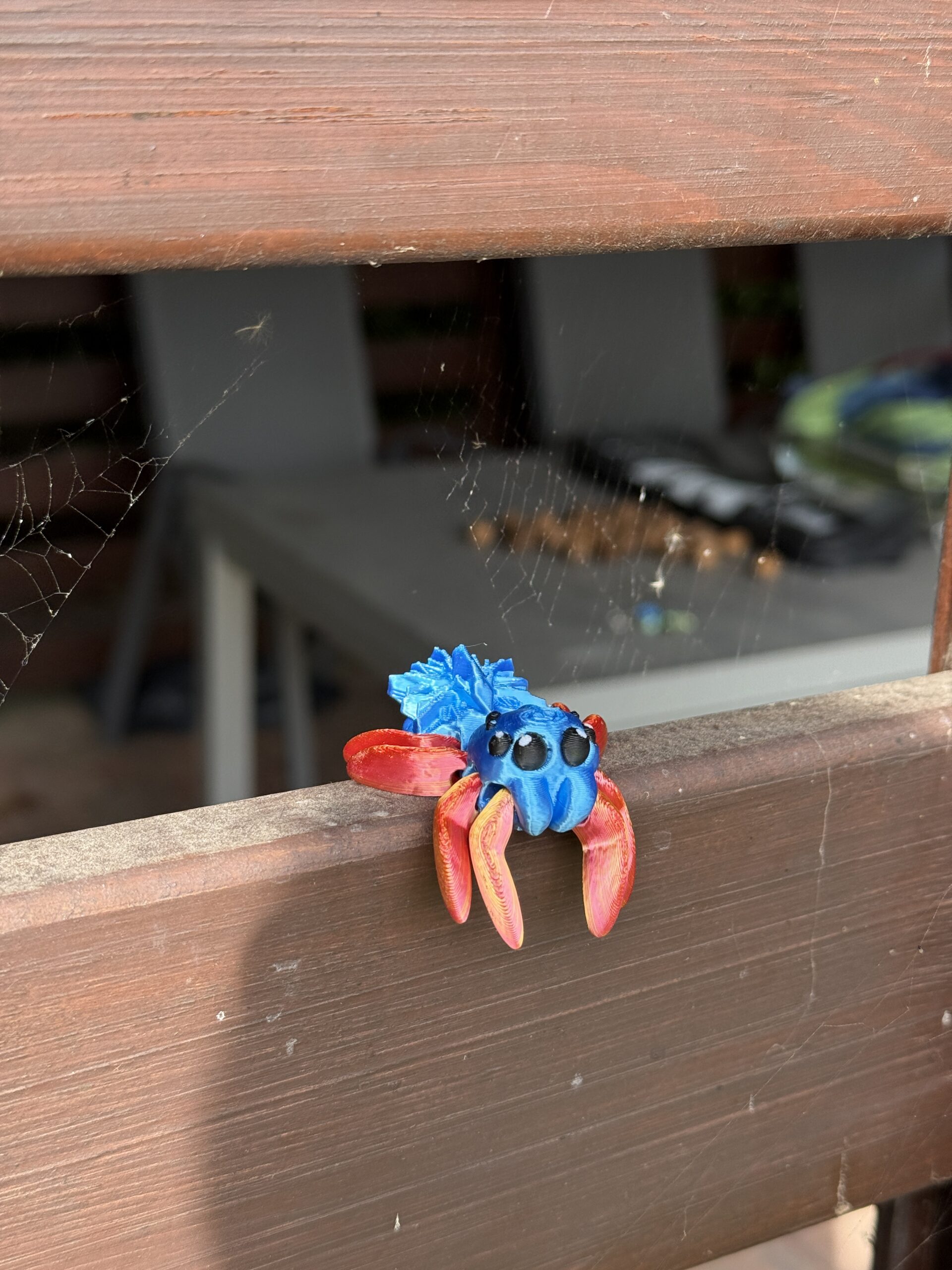 Przegubowy Pajączek Skakun z gwiazdą – ruchoma mini figurka i brelok! - obrazek 15