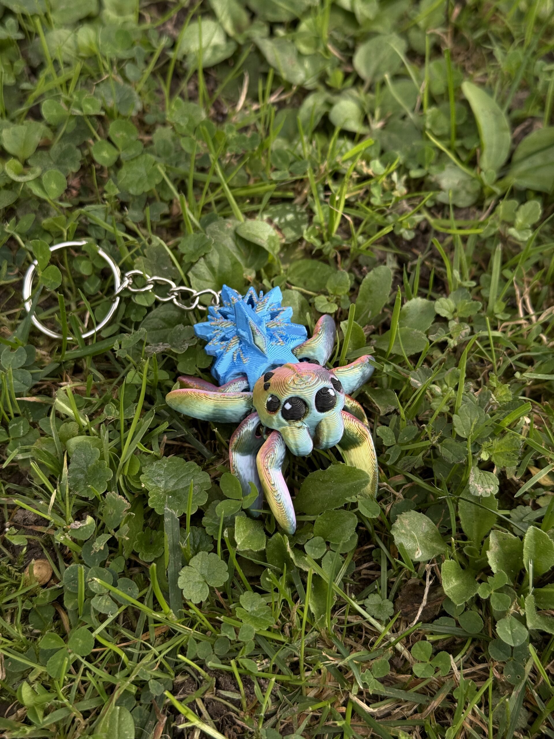 Przegubowy Pajączek Skakun z gwiazdą – ruchoma mini figurka i brelok! - obrazek 6