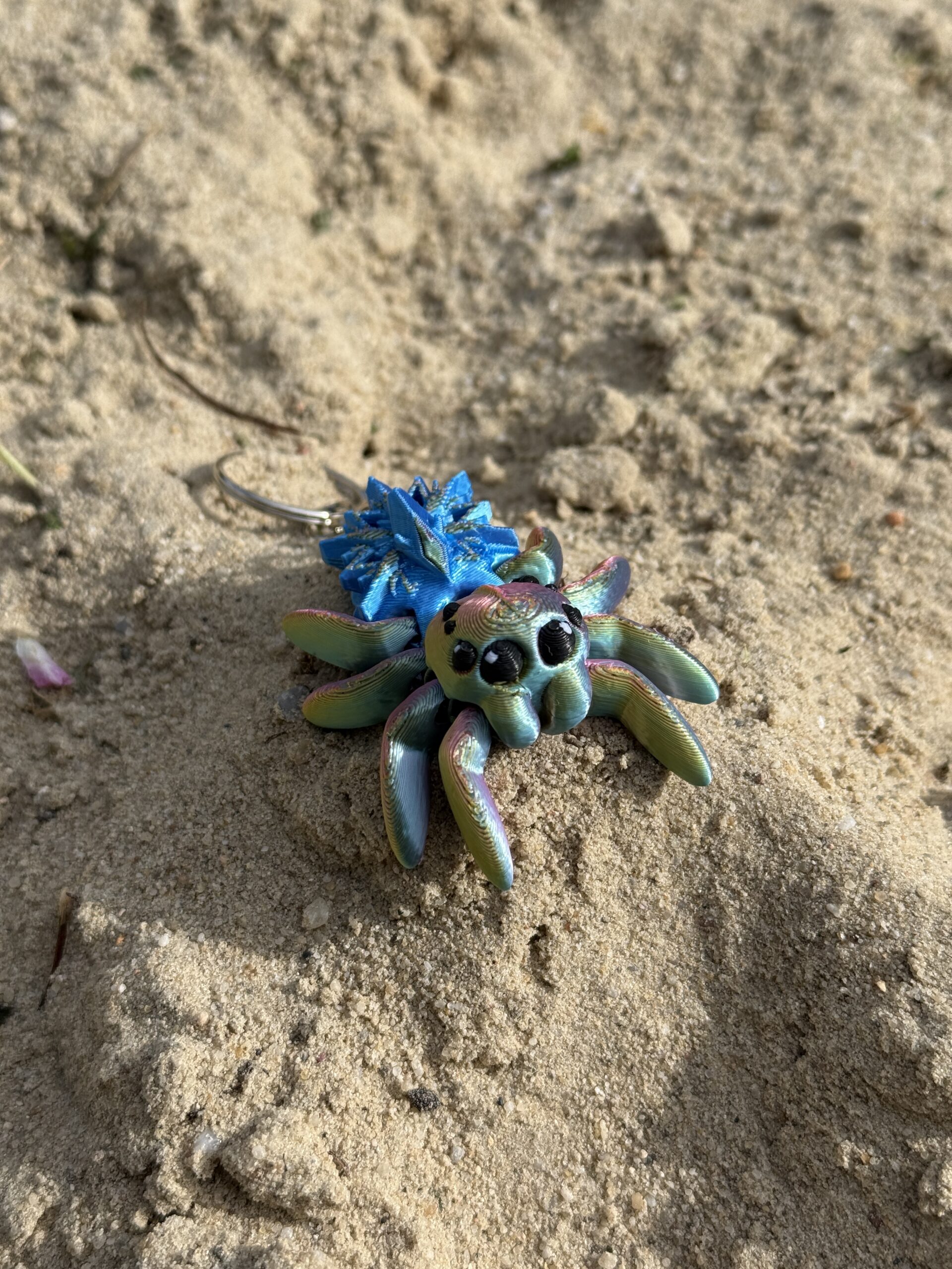 Przegubowy Pajączek Skakun z gwiazdą – ruchoma mini figurka i brelok! - obrazek 8