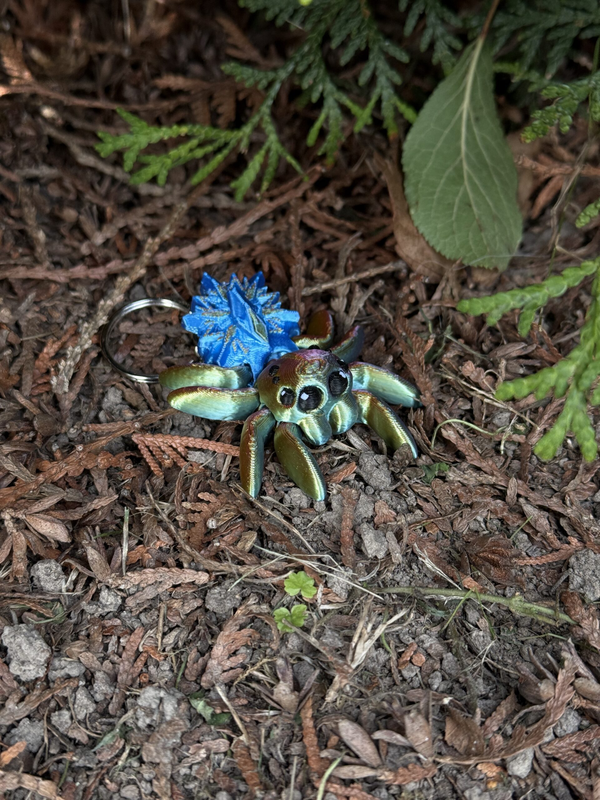 Przegubowy Pajączek Skakun z gwiazdą – ruchoma mini figurka i brelok! - obrazek 10