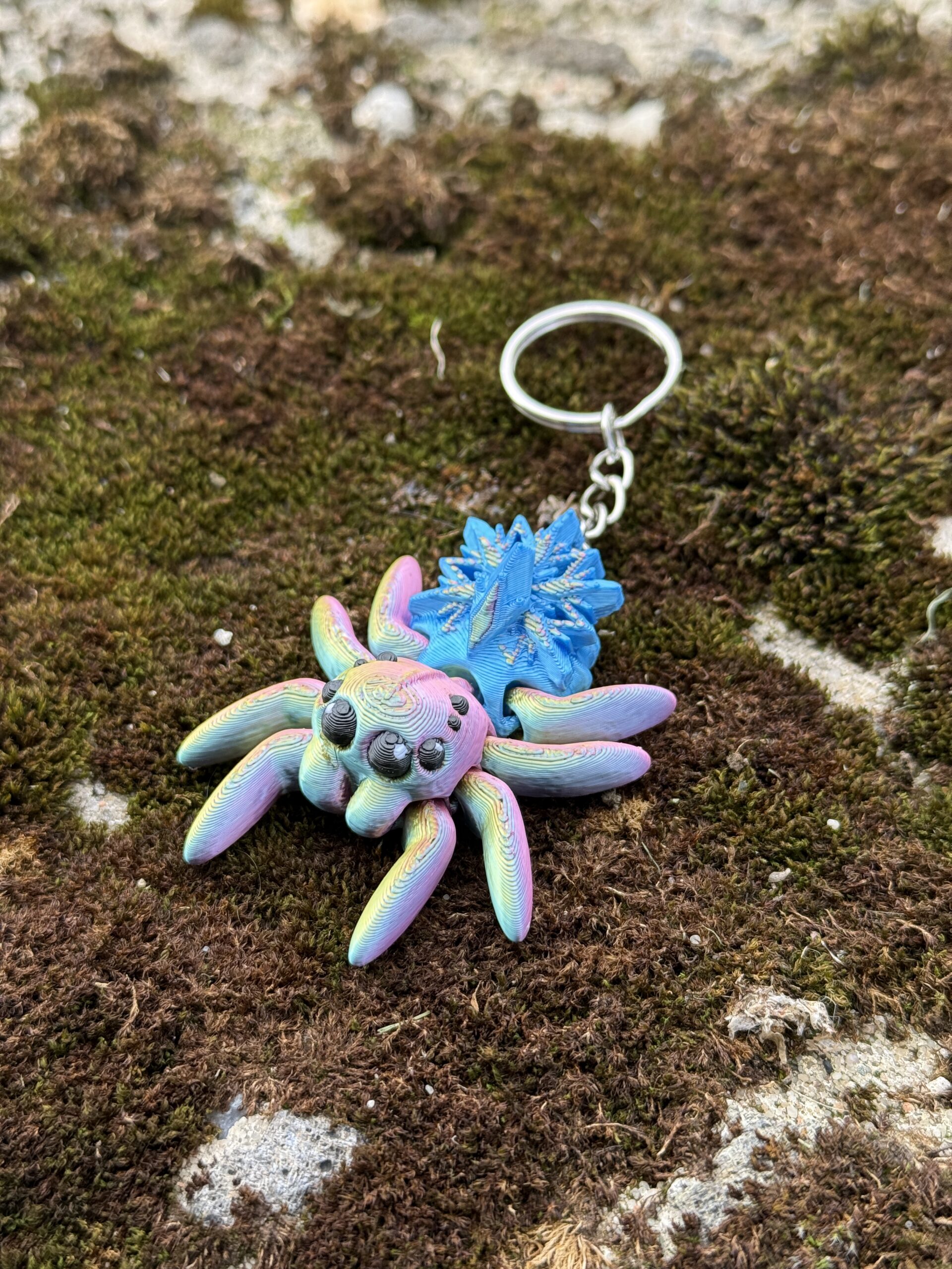 Przegubowy Pajączek Skakun z gwiazdą – ruchoma mini figurka i brelok! - obrazek 11