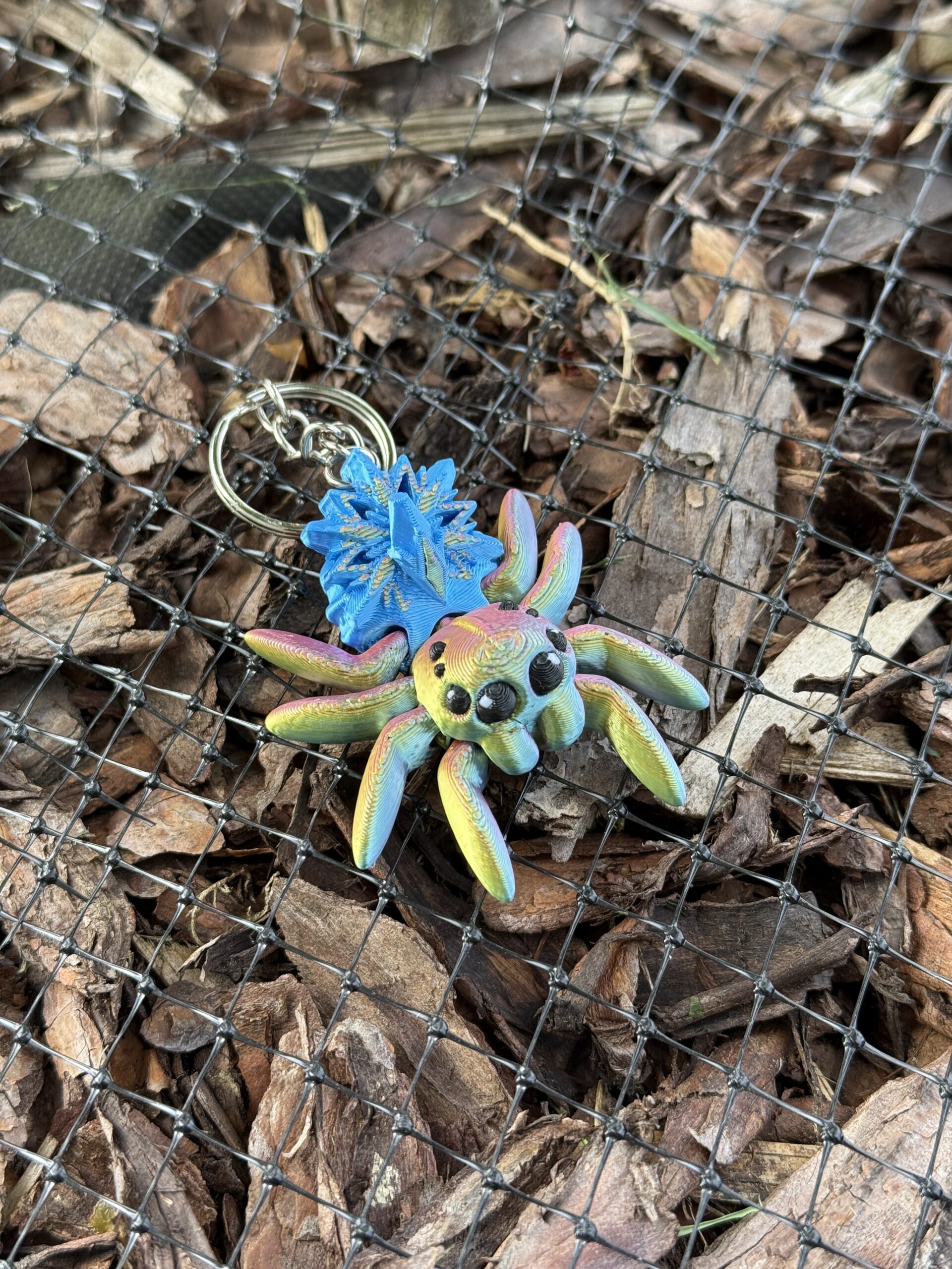 Przegubowy Pajączek Skakun z gwiazdą – ruchoma mini figurka i brelok! - obrazek 13