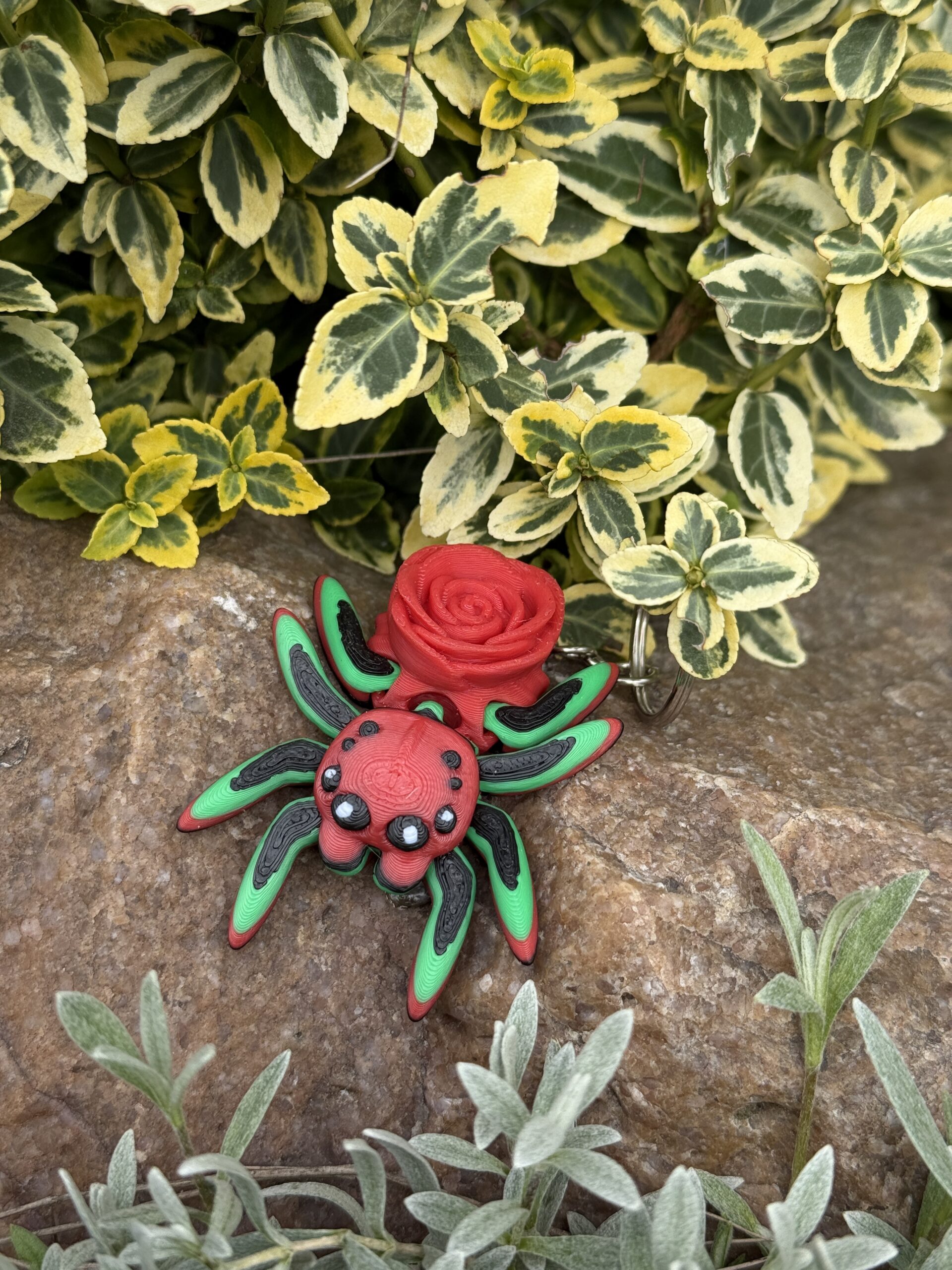 Skakun przegubowy Pajączek z różą – elegancka figurka i stylowy brelok - obrazek 10