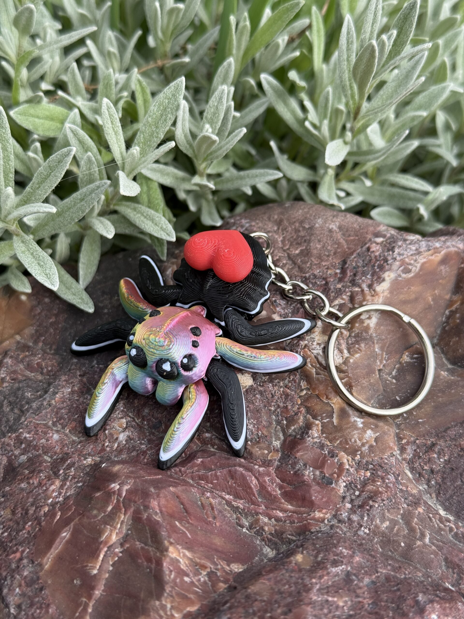 Pajączek Skakun z sercem – Przegubowa ruchoma mini figurka i brelok! - obrazek 2