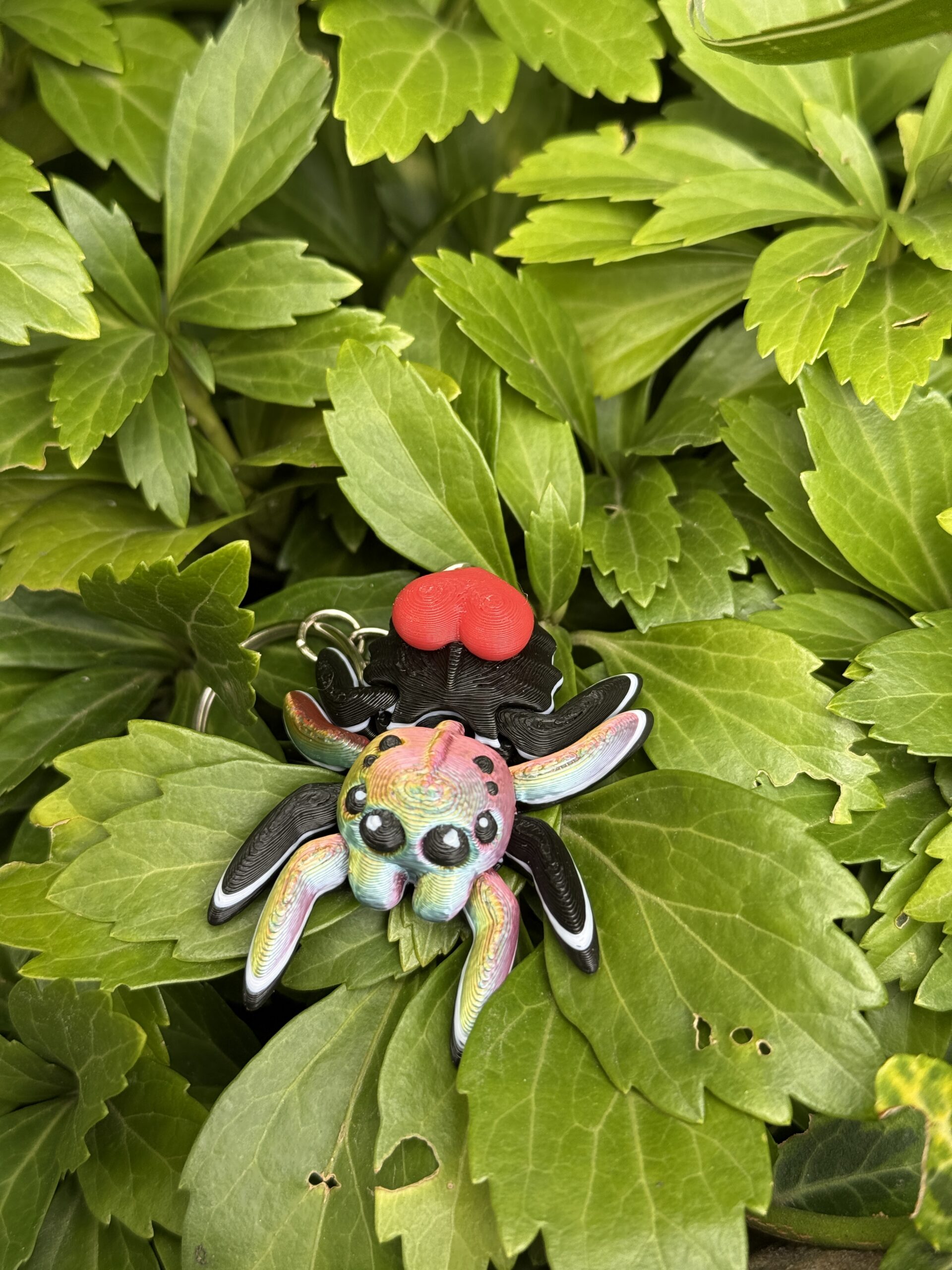 Pajączek Skakun z sercem – Przegubowa ruchoma mini figurka i brelok! - obrazek 4