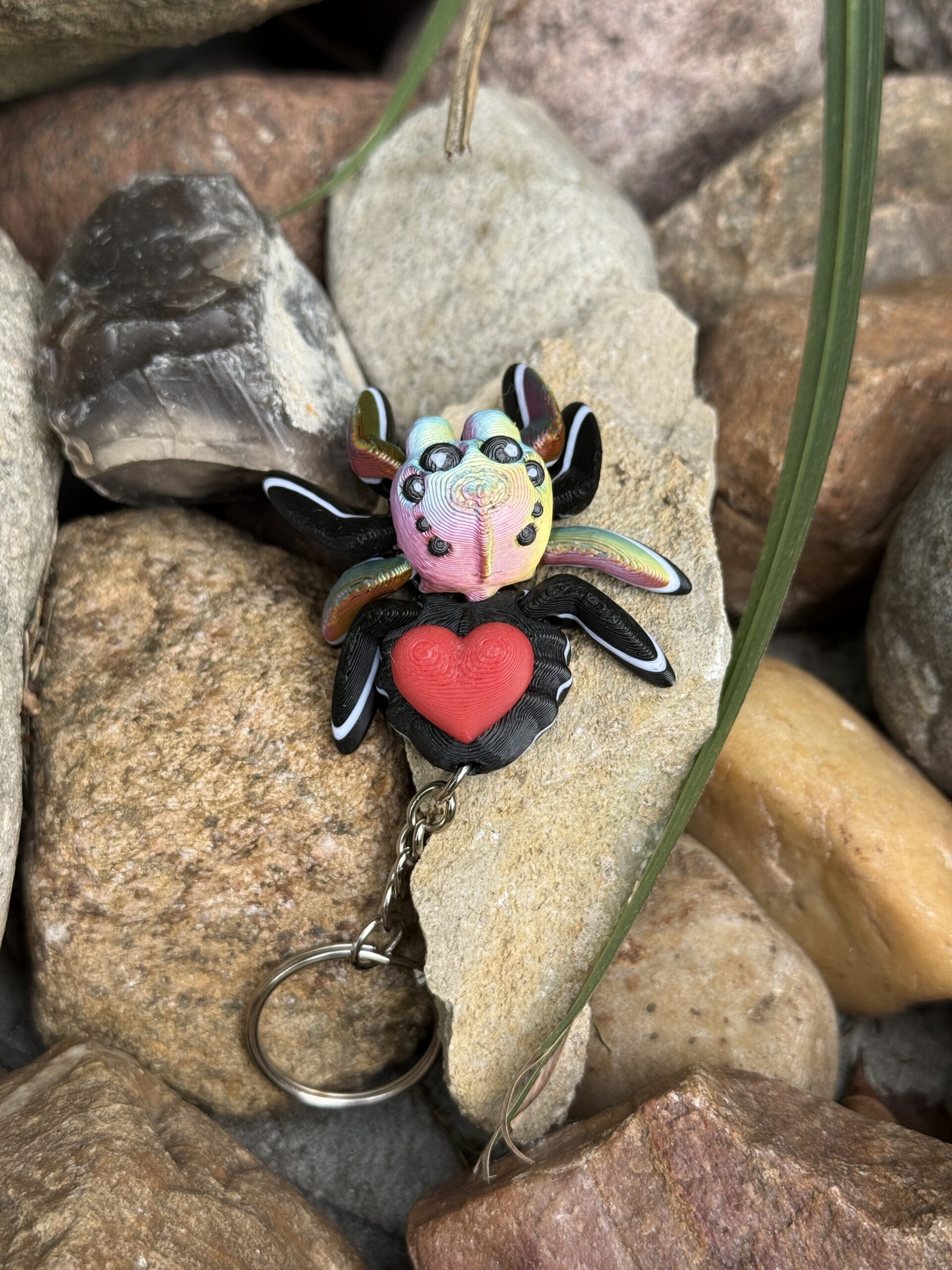 Pajączek Skakun z sercem – Przegubowa ruchoma mini figurka i brelok! - obrazek 6