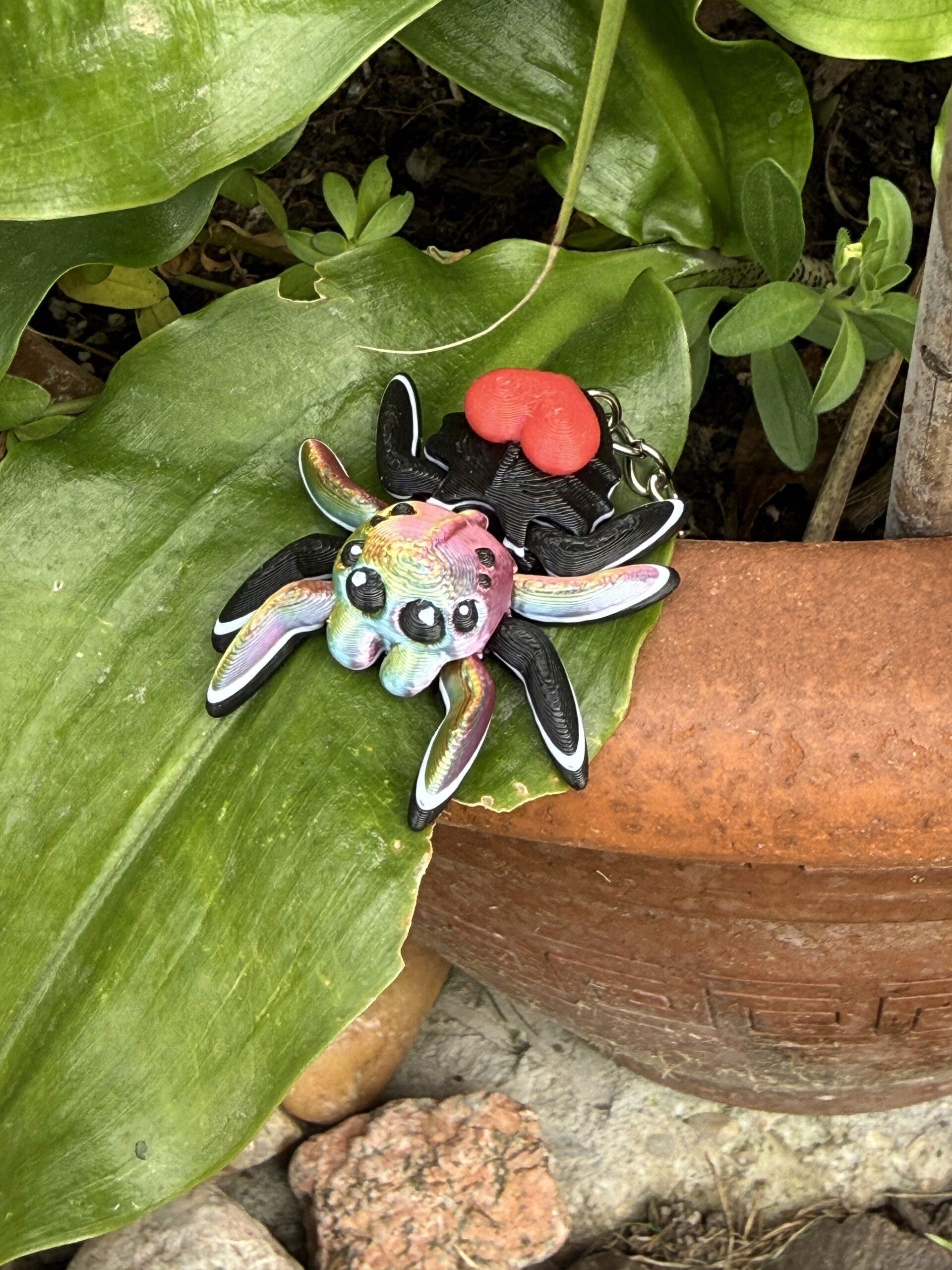 Pajączek Skakun z sercem – Przegubowa ruchoma mini figurka i brelok! - obrazek 7