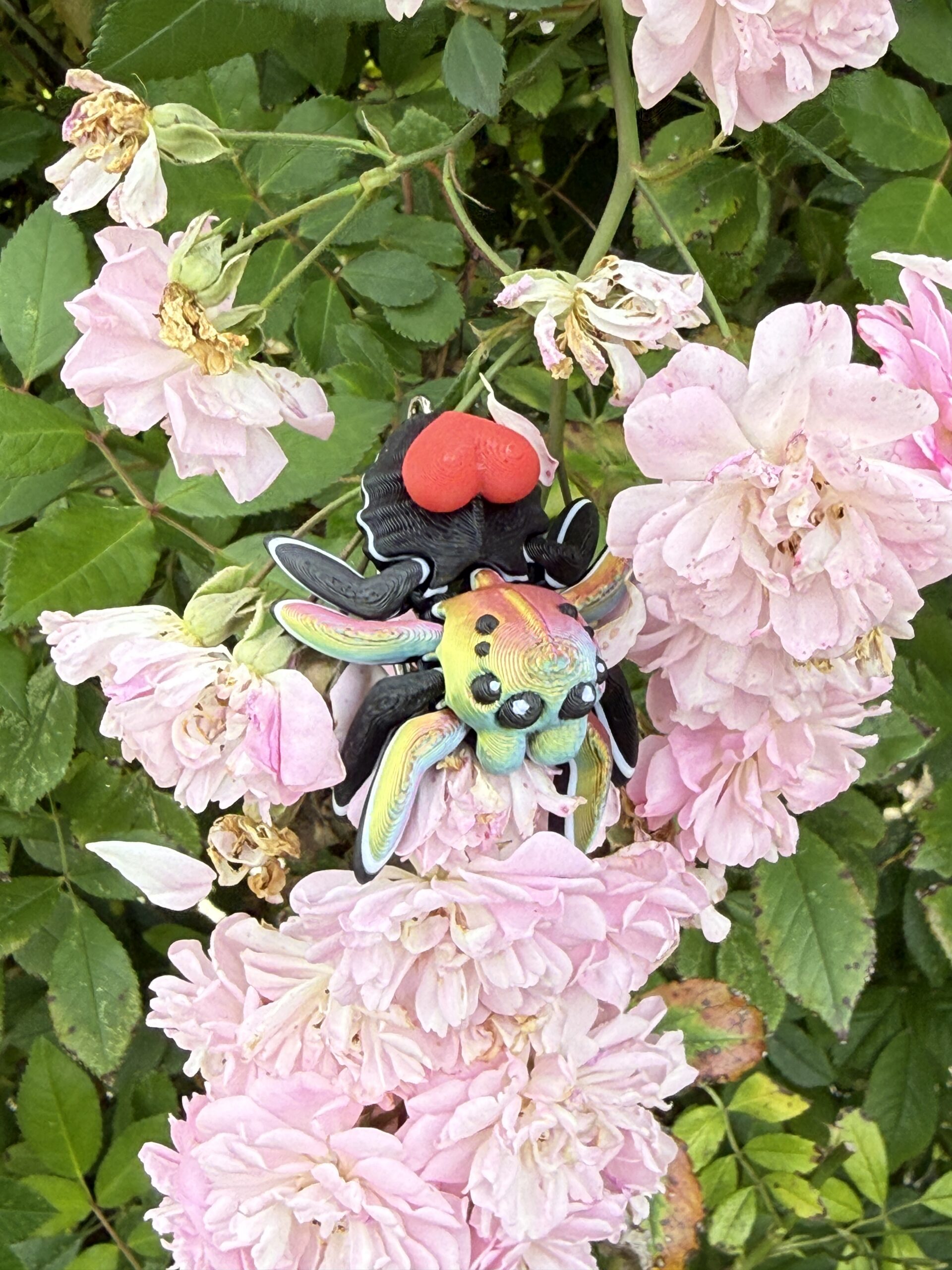 Pajączek Skakun z sercem – Przegubowa ruchoma mini figurka i brelok! - obrazek 10