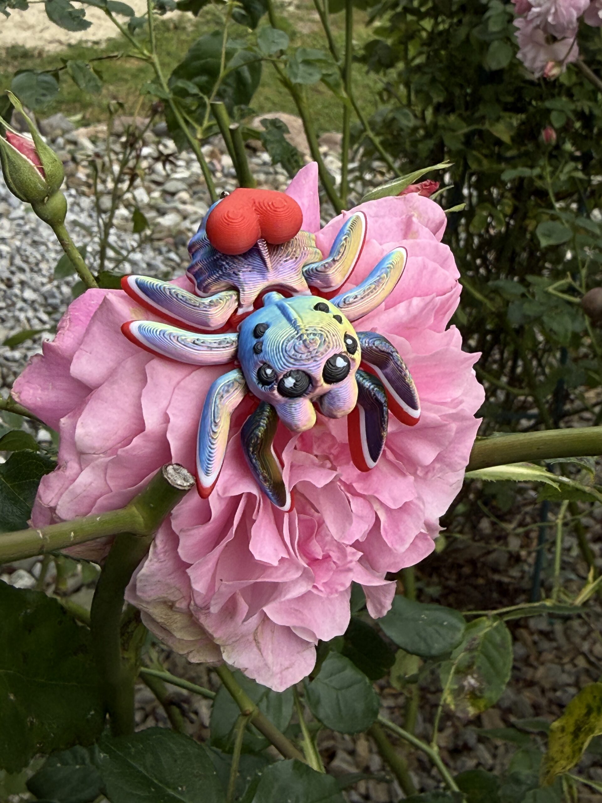 Pajączek Skakun z sercem – Przegubowa ruchoma mini figurka i brelok! - obrazek 8