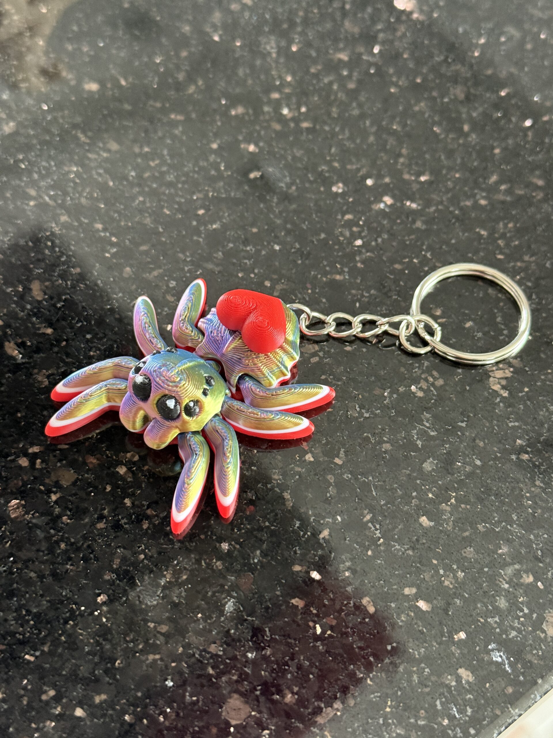 Pajączek Skakun z sercem – Przegubowa ruchoma mini figurka i brelok! - obrazek 13