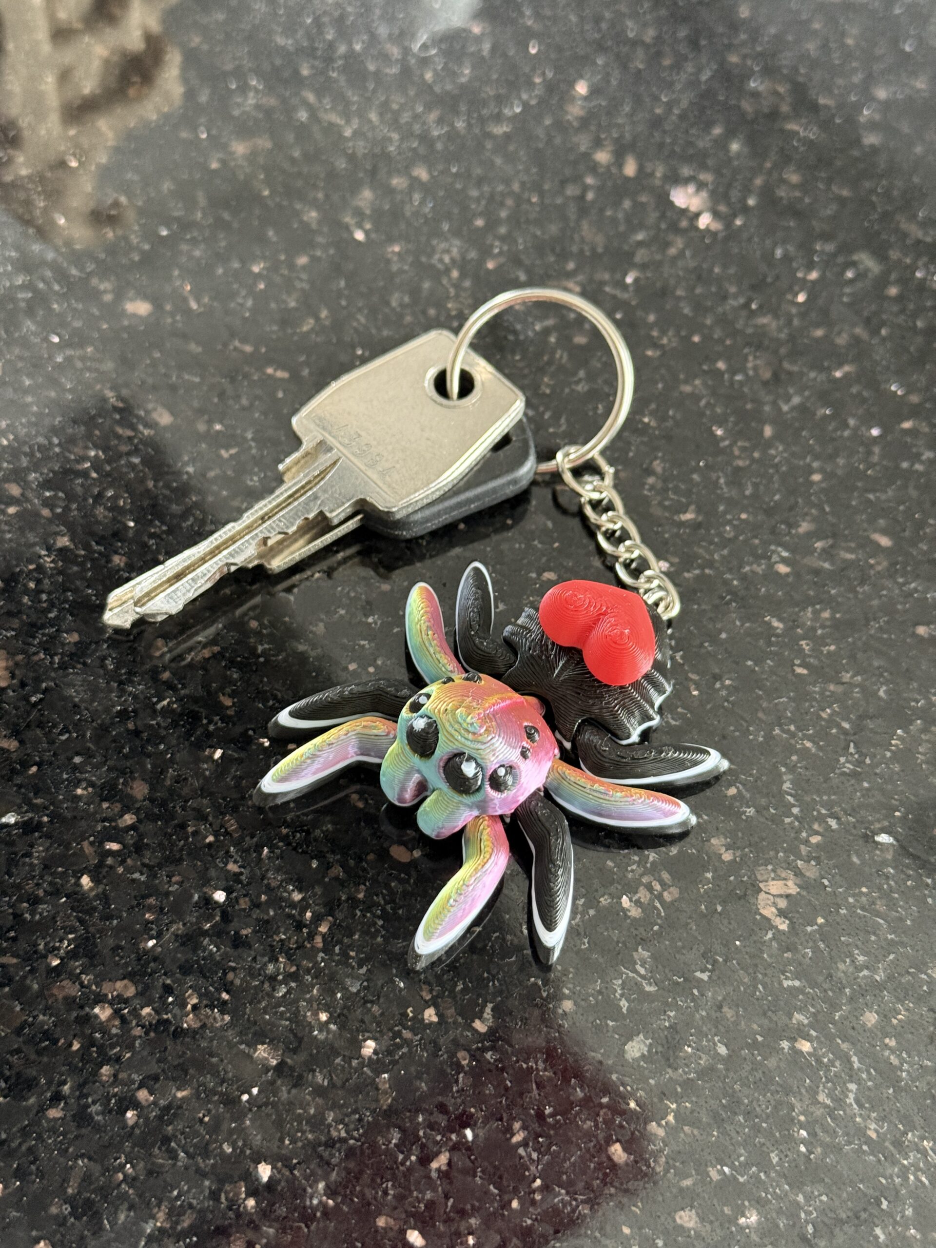 Pajączek Skakun z sercem – Przegubowa ruchoma mini figurka i brelok! - obrazek 14