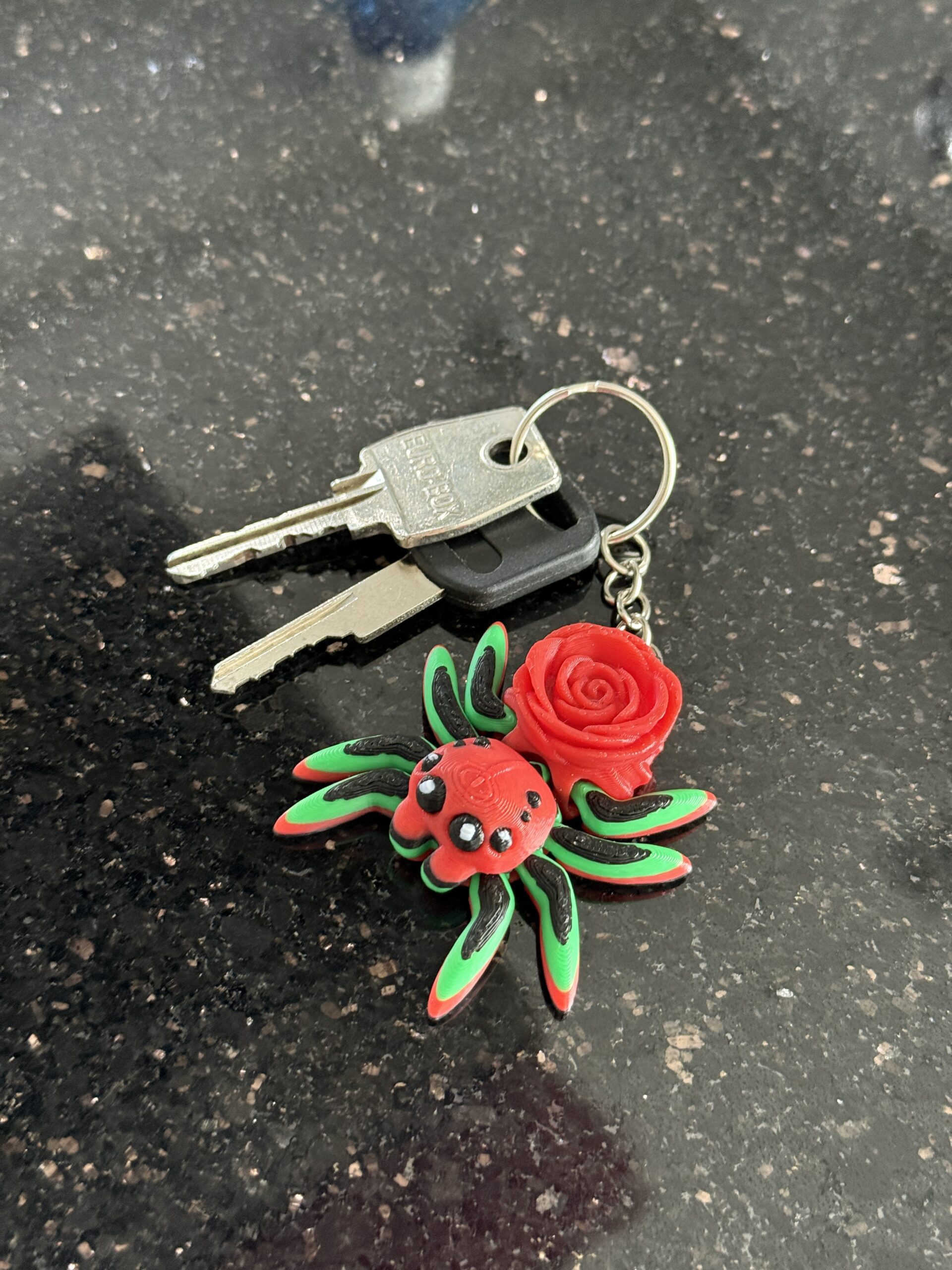 Skakun przegubowy Pajączek z różą – elegancka figurka i stylowy brelok - obrazek 14