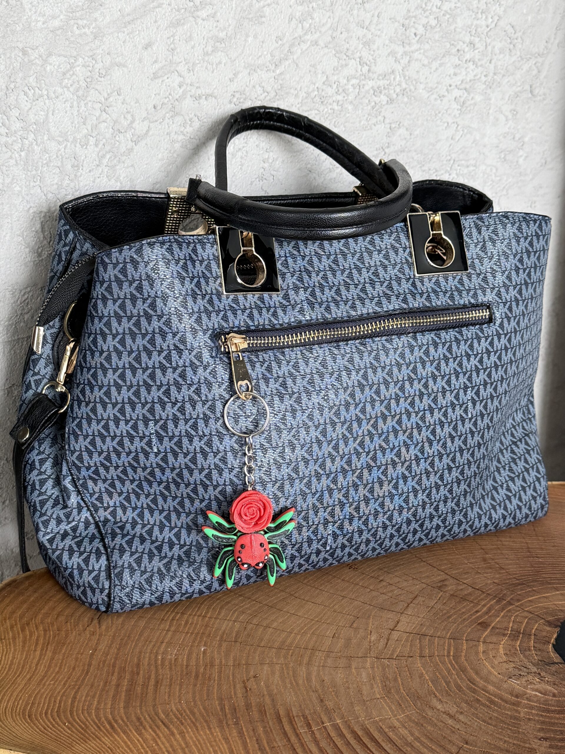 Skakun przegubowy Pajączek z różą – elegancka figurka i stylowy brelok - obrazek 15