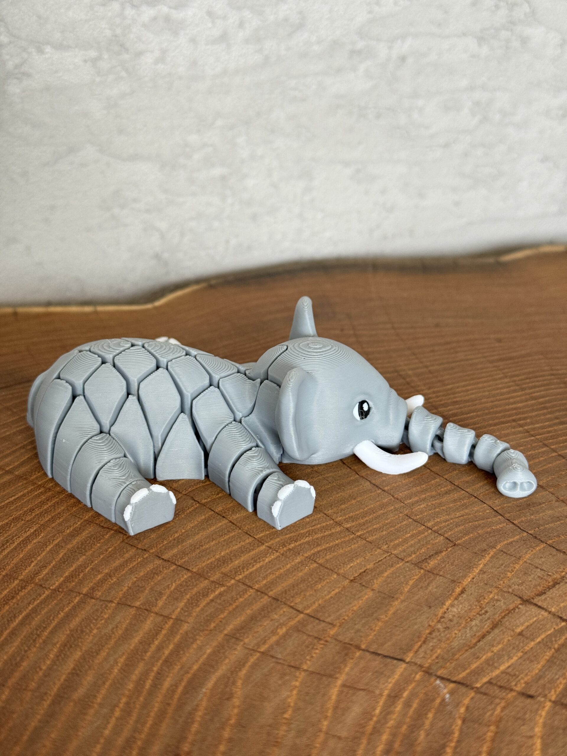 Słoń z kłami – elastyczna zabawka, antystresowy gadżet, ruchoma-segmentowa figurka - obrazek 6