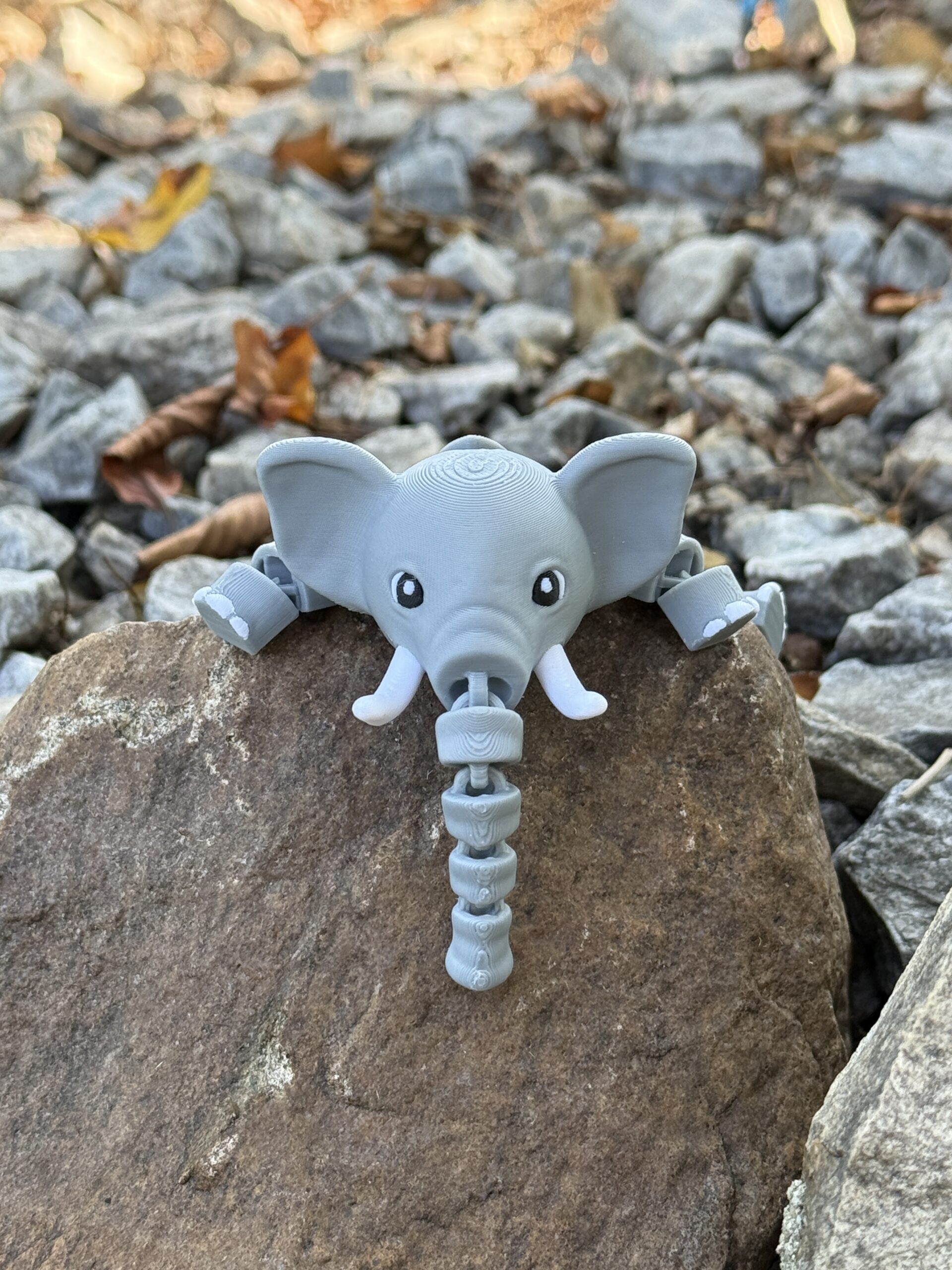 Słoń z kłami – elastyczna zabawka, antystresowy gadżet, ruchoma-segmentowa figurka - obrazek 10