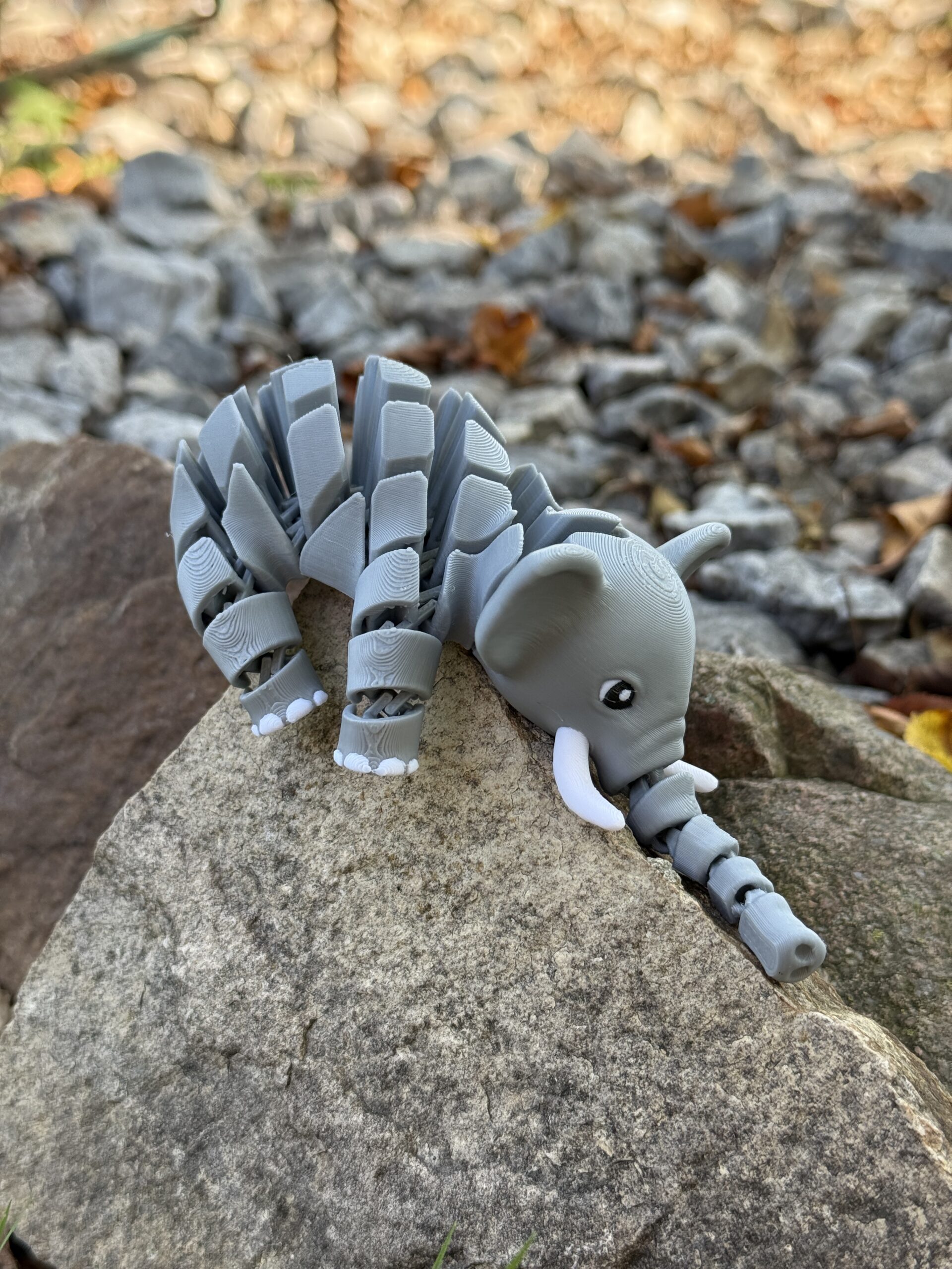 Słoń z kłami – elastyczna zabawka, antystresowy gadżet, ruchoma-segmentowa figurka - obrazek 11