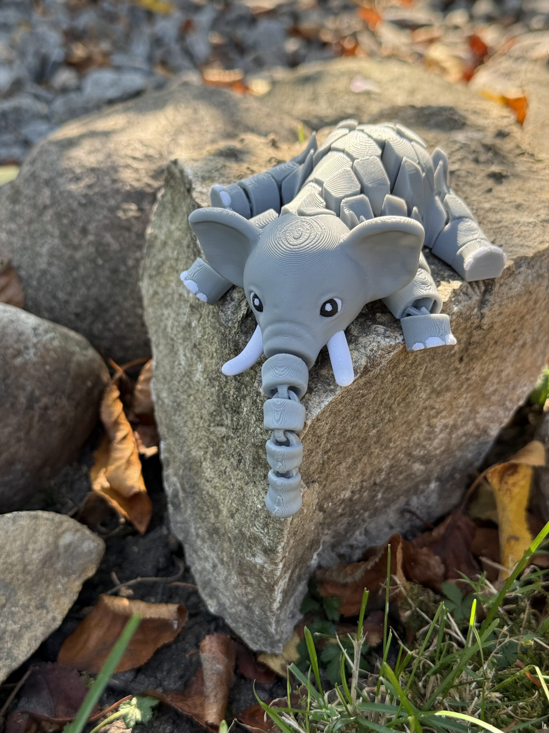 Słoń z kłami – elastyczna zabawka, antystresowy gadżet, ruchoma-segmentowa figurka - obrazek 12