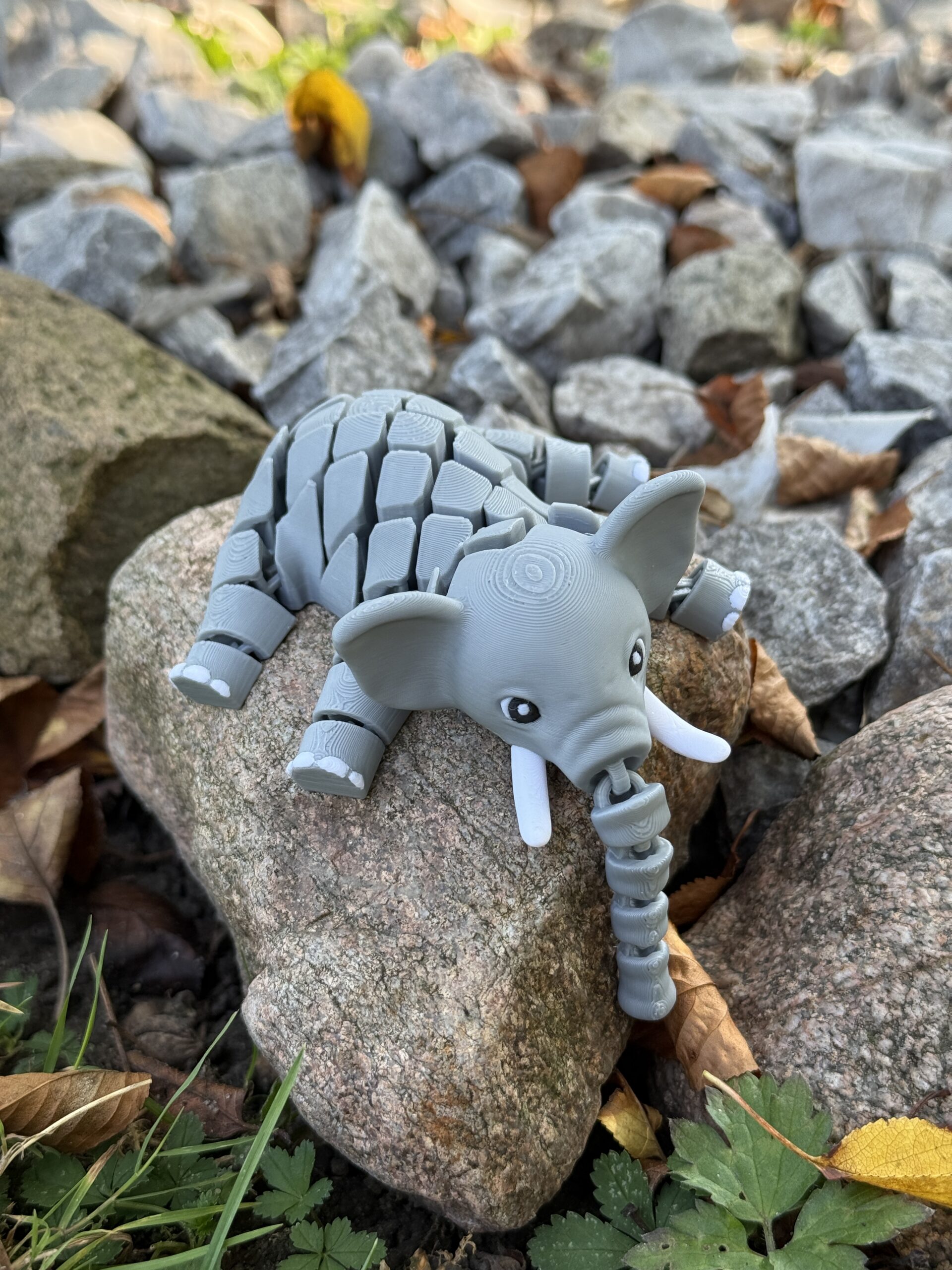 Słoń z kłami – elastyczna zabawka, antystresowy gadżet, ruchoma-segmentowa figurka - obrazek 13