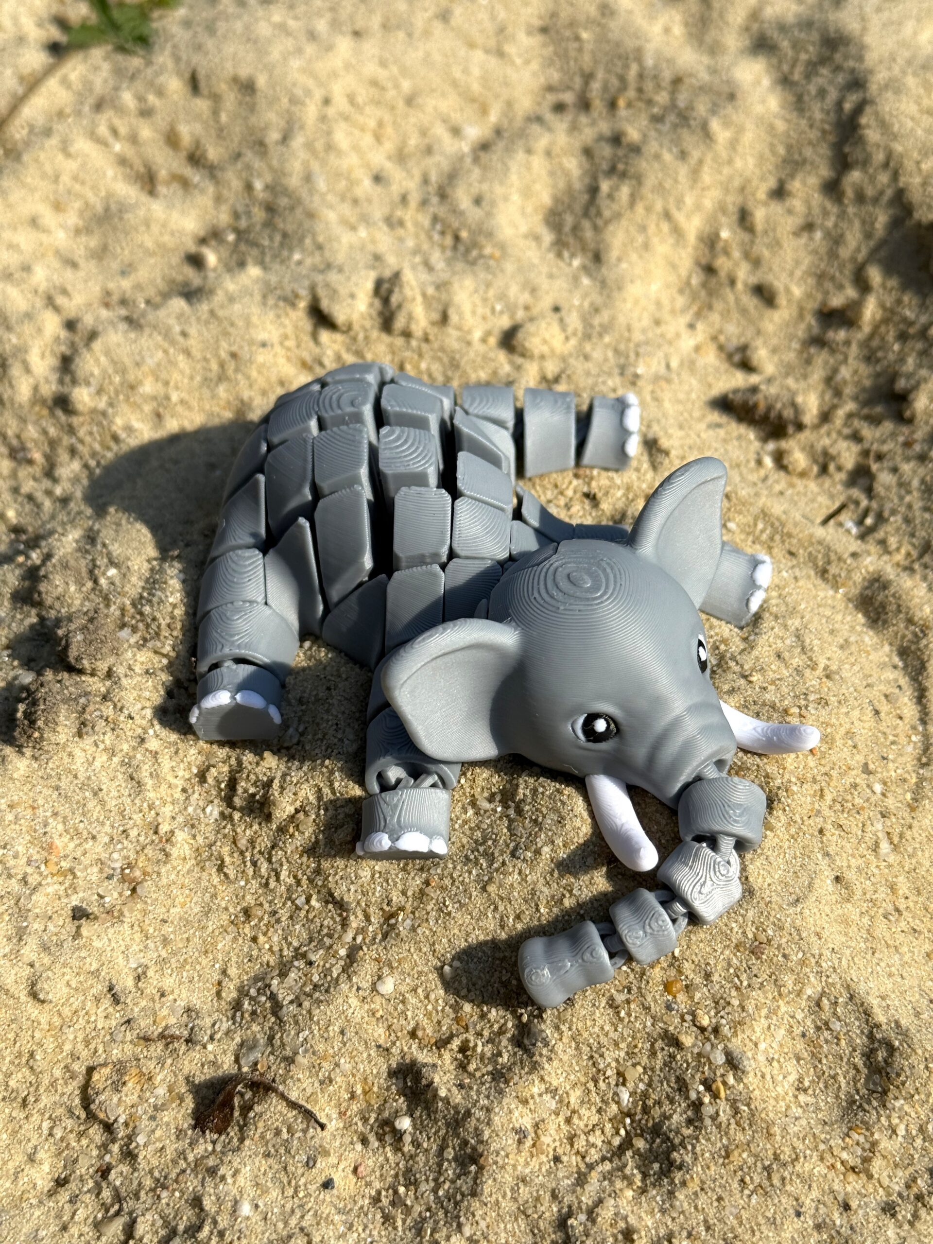 Słoń z kłami – elastyczna zabawka, antystresowy gadżet, ruchoma-segmentowa figurka - obrazek 14