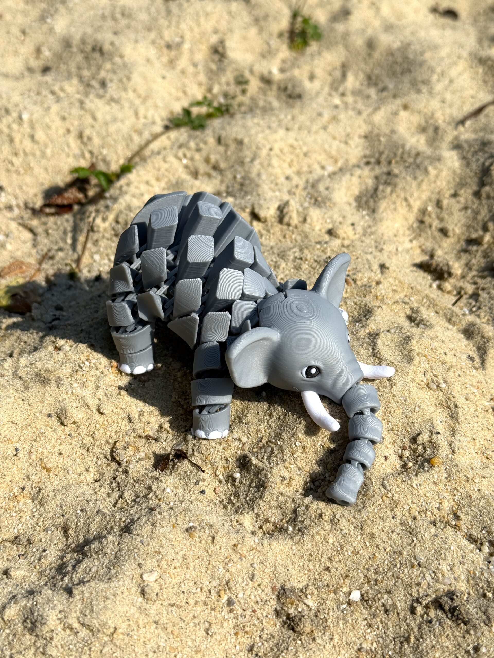 Słoń z kłami – elastyczna zabawka, antystresowy gadżet, ruchoma-segmentowa figurka - obrazek 15