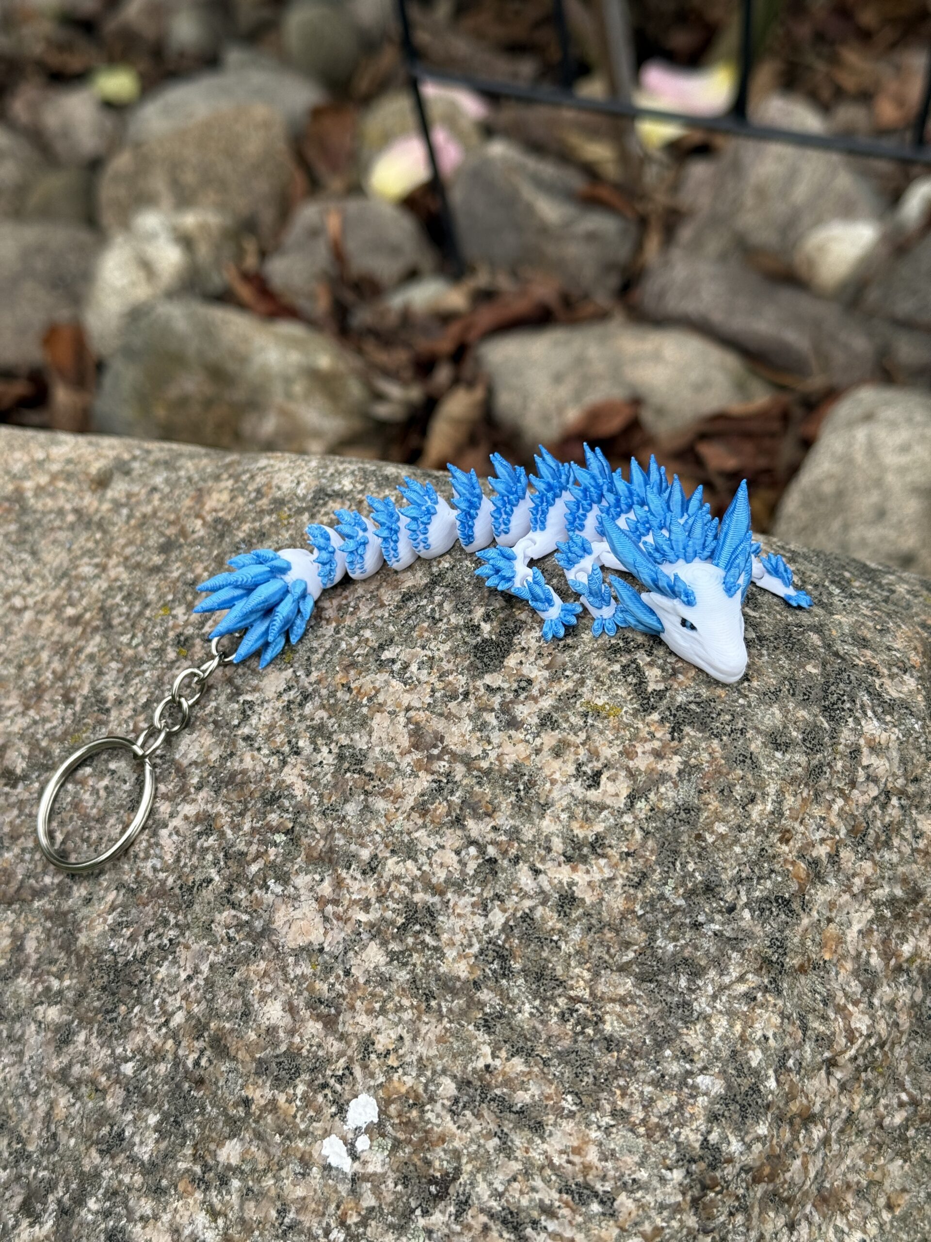 Lodowy Smok Brelok – przegubowa figura 3D pokryta kryształami mrozu - obrazek 5