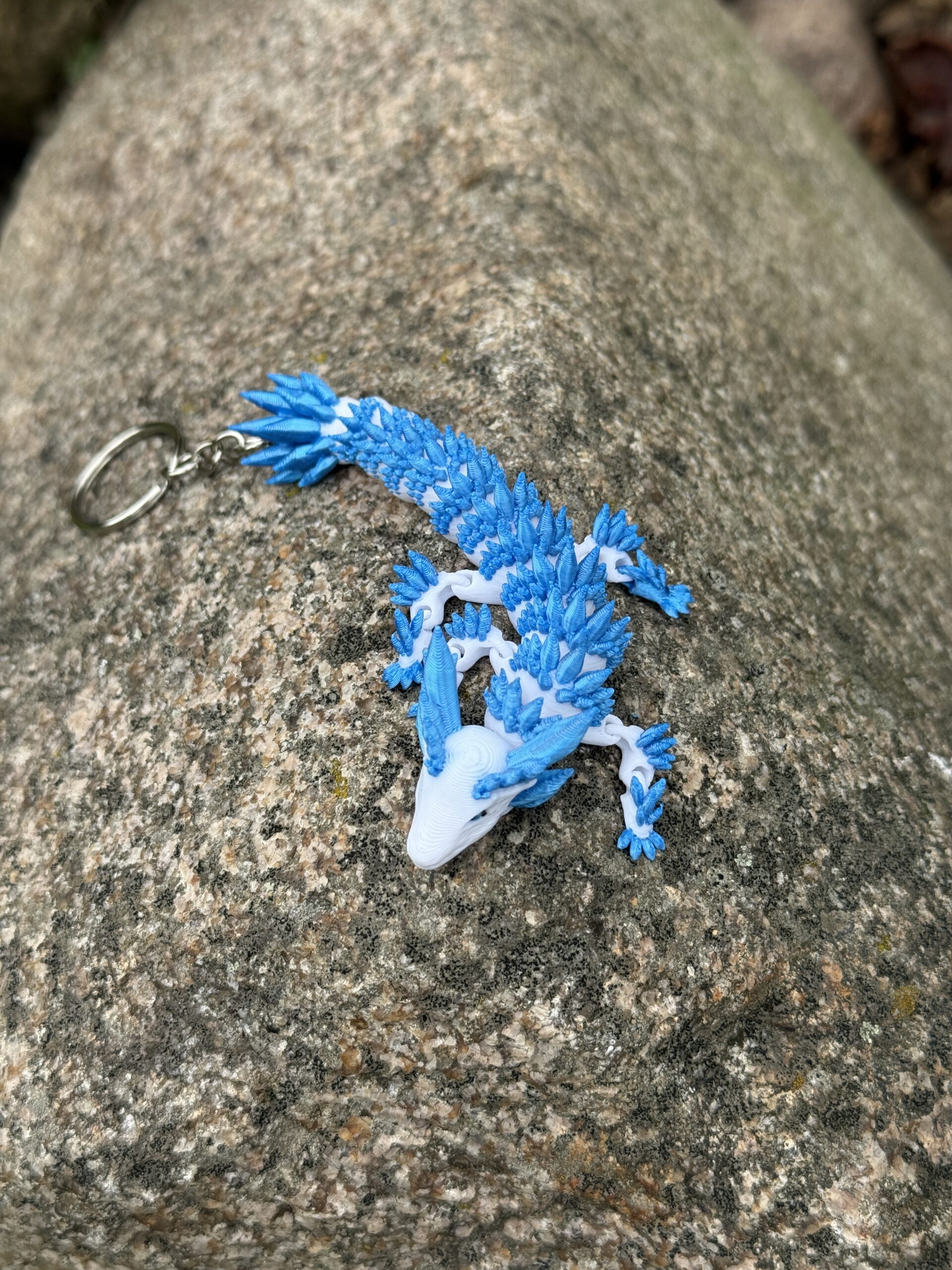 Lodowy Smok Brelok – przegubowa figura 3D pokryta kryształami mrozu - obrazek 6