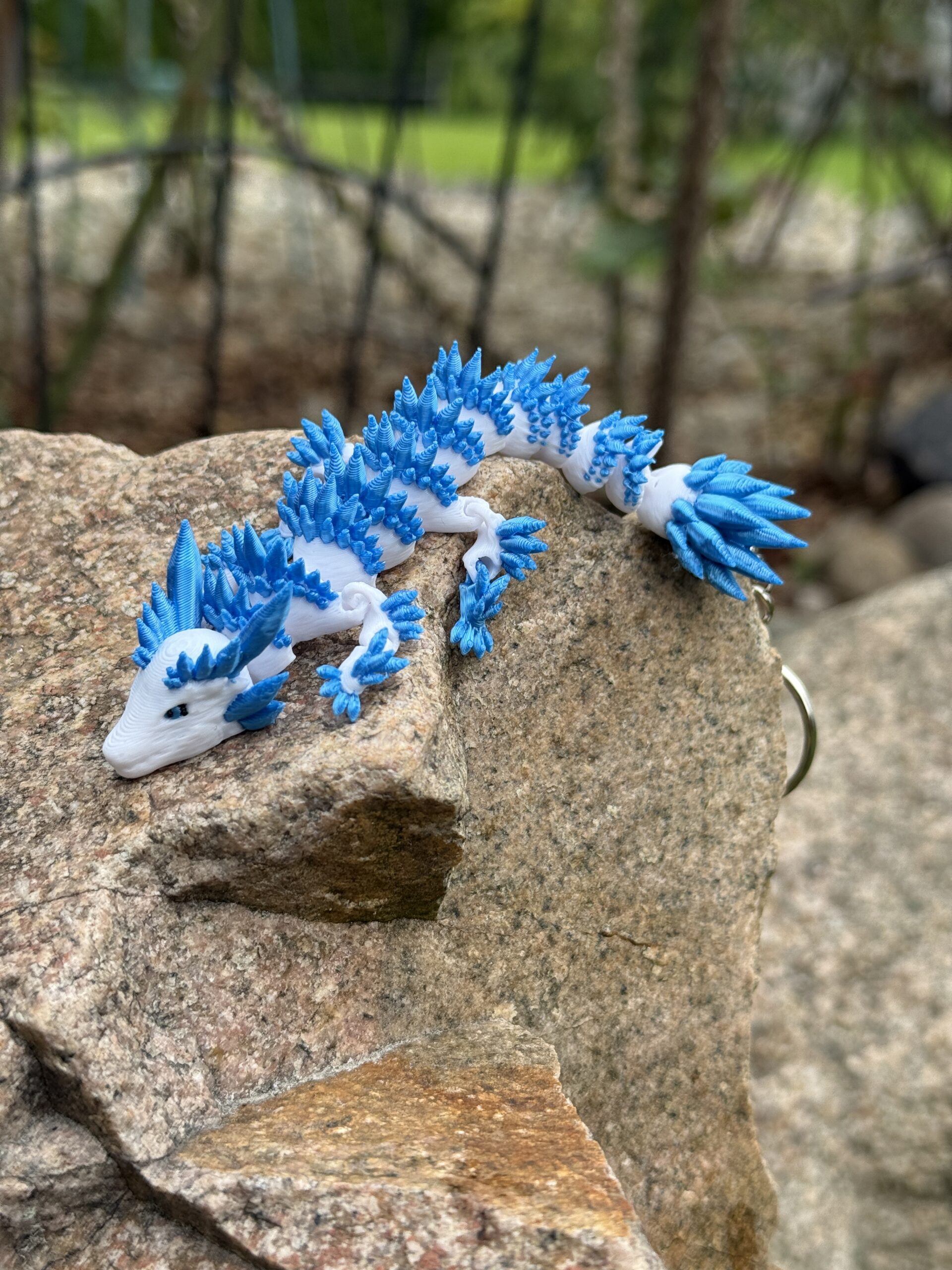 Lodowy Smok Brelok – przegubowa figura 3D pokryta kryształami mrozu - obrazek 7