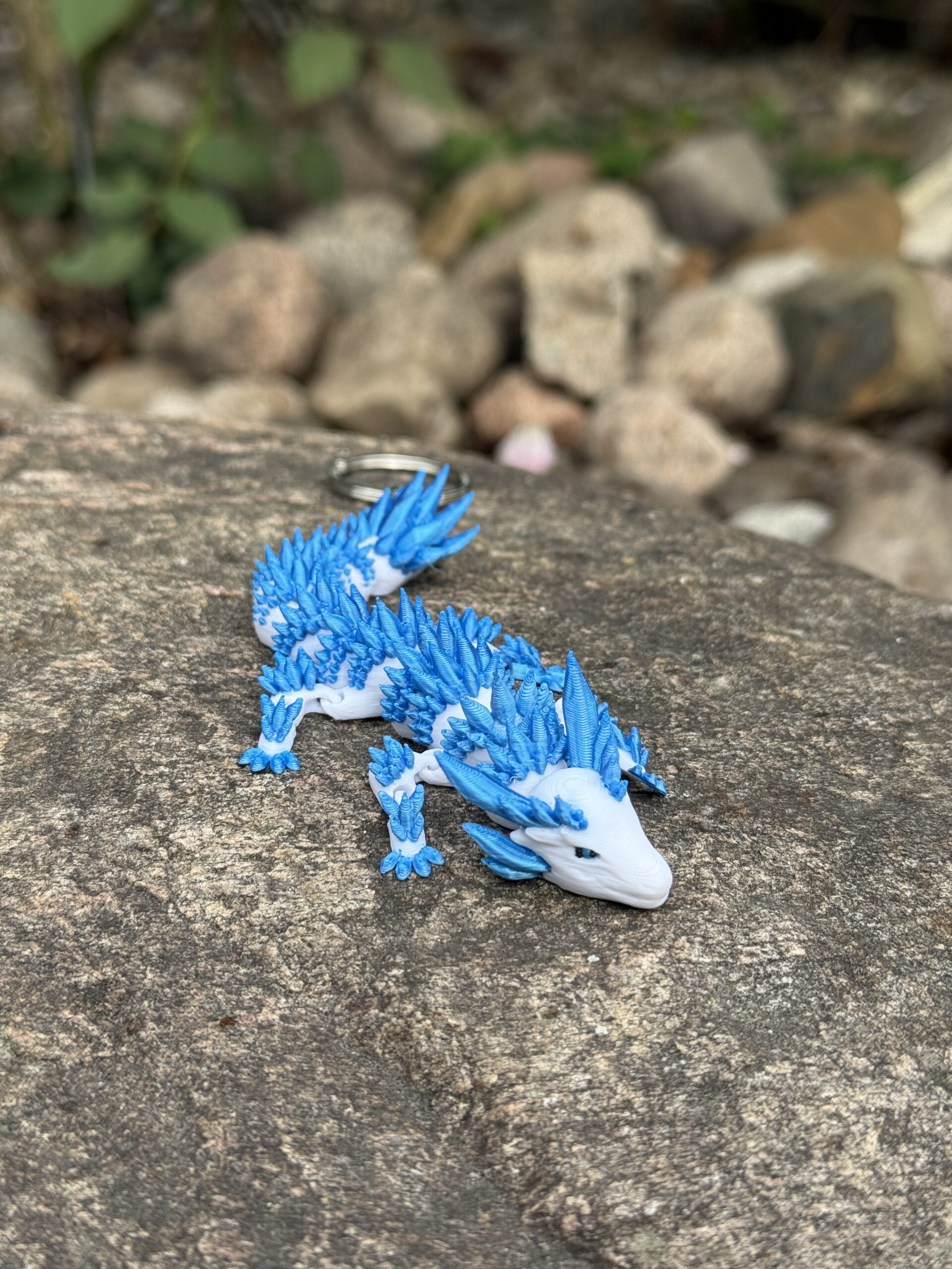 Lodowy Smok Brelok – przegubowa figura 3D pokryta kryształami mrozu - obrazek 8