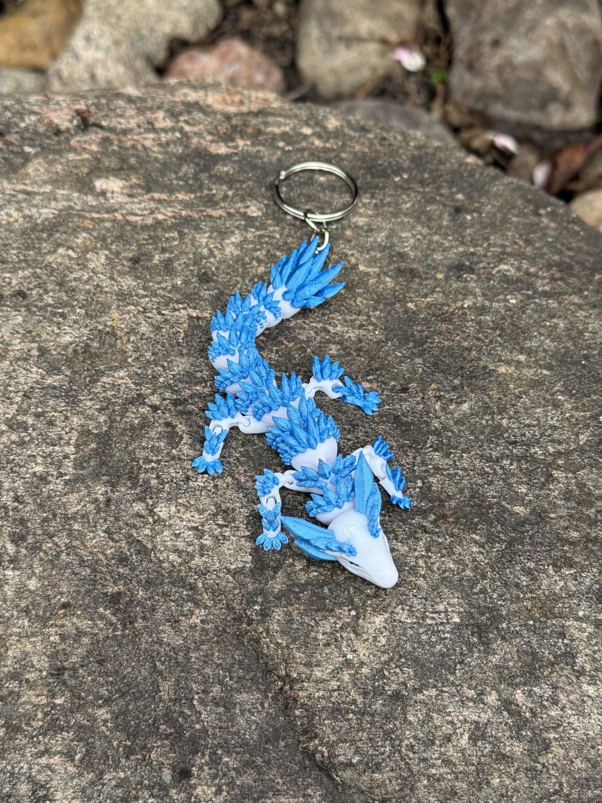 Lodowy Smok Brelok – przegubowa figura 3D pokryta kryształami mrozu - obrazek 9