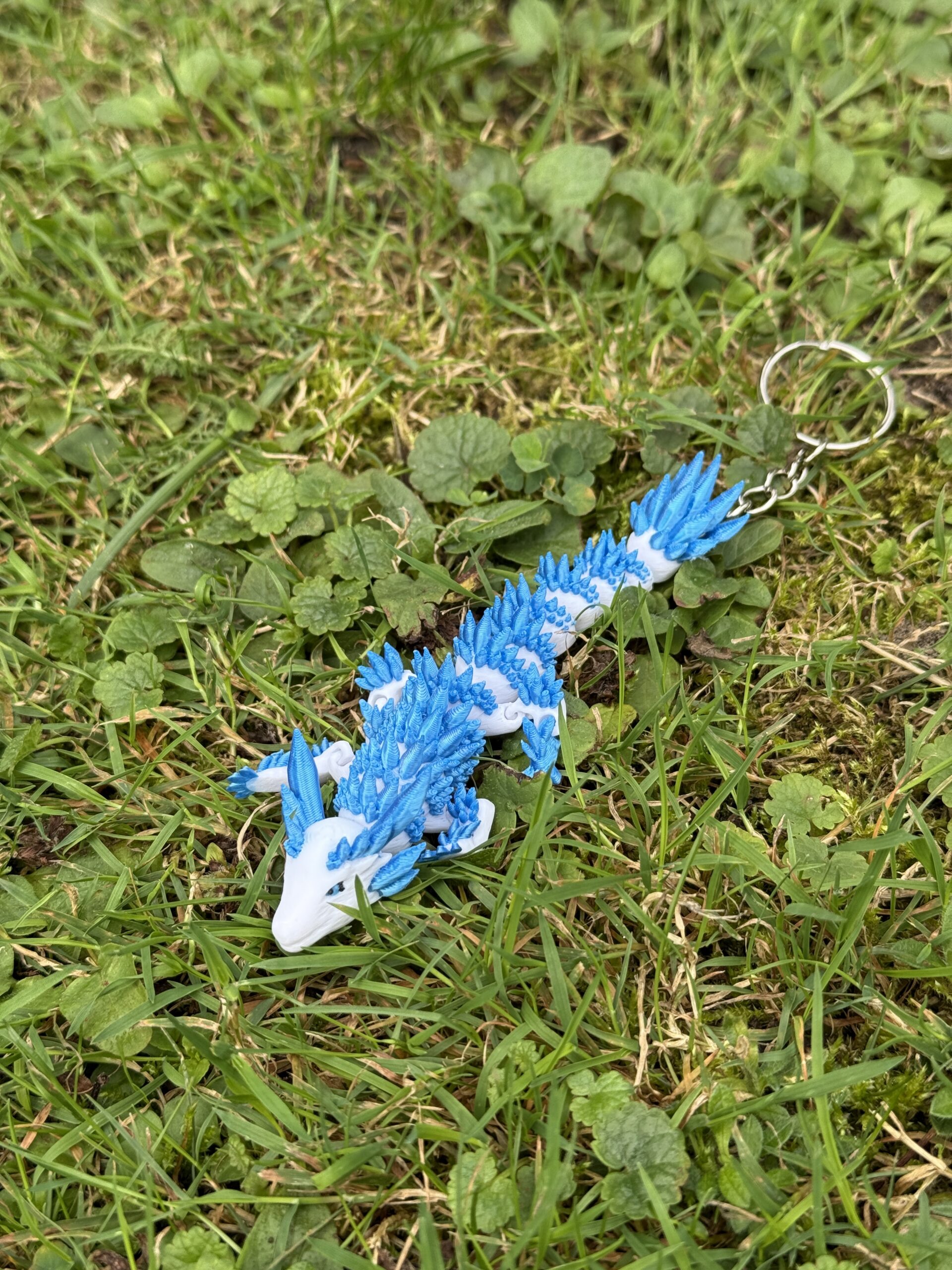 Lodowy Smok Brelok – przegubowa figura 3D pokryta kryształami mrozu - obrazek 10