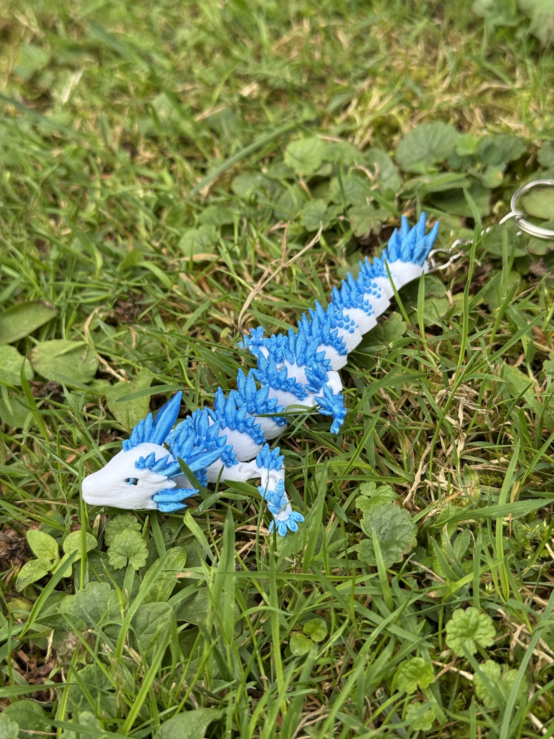 Lodowy Smok Brelok – przegubowa figura 3D pokryta kryształami mrozu - obrazek 11