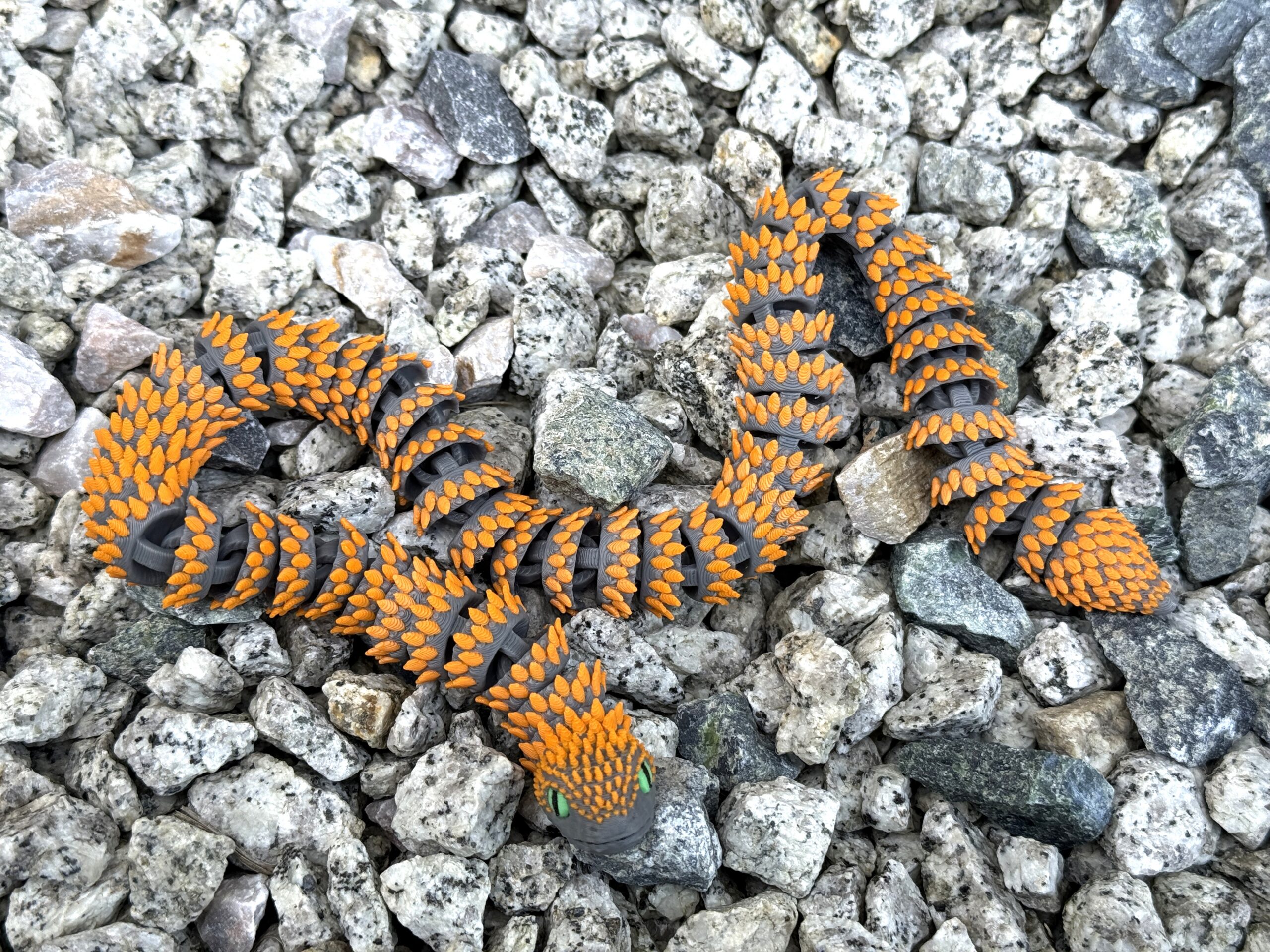 Żmija Kolczasta 3D – 500 mm elastycznej mocy i setki detali, zabawka, prezent - obrazek 11