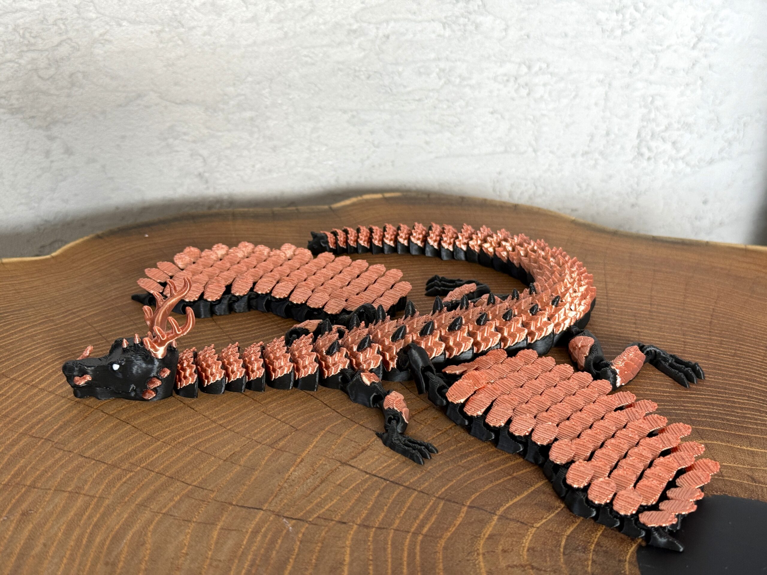 Smok Zaćmienia ze skrzydłami 3D – mroczna oraz pełna detali figurka, prezent - obrazek 12