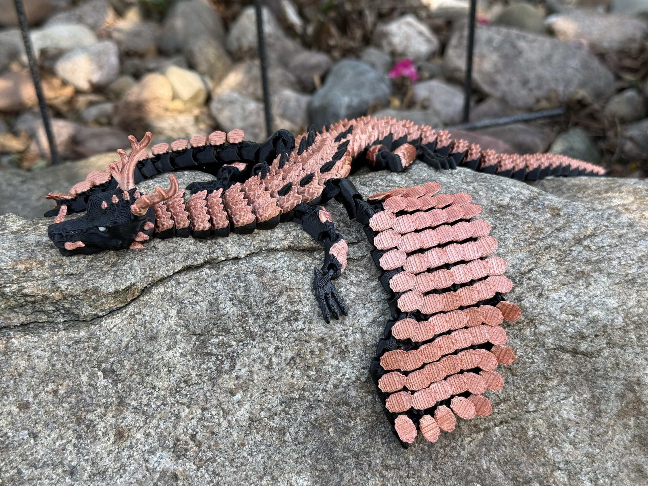 Smok Zaćmienia ze skrzydłami 3D – mroczna oraz pełna detali figurka, prezent - obrazek 11