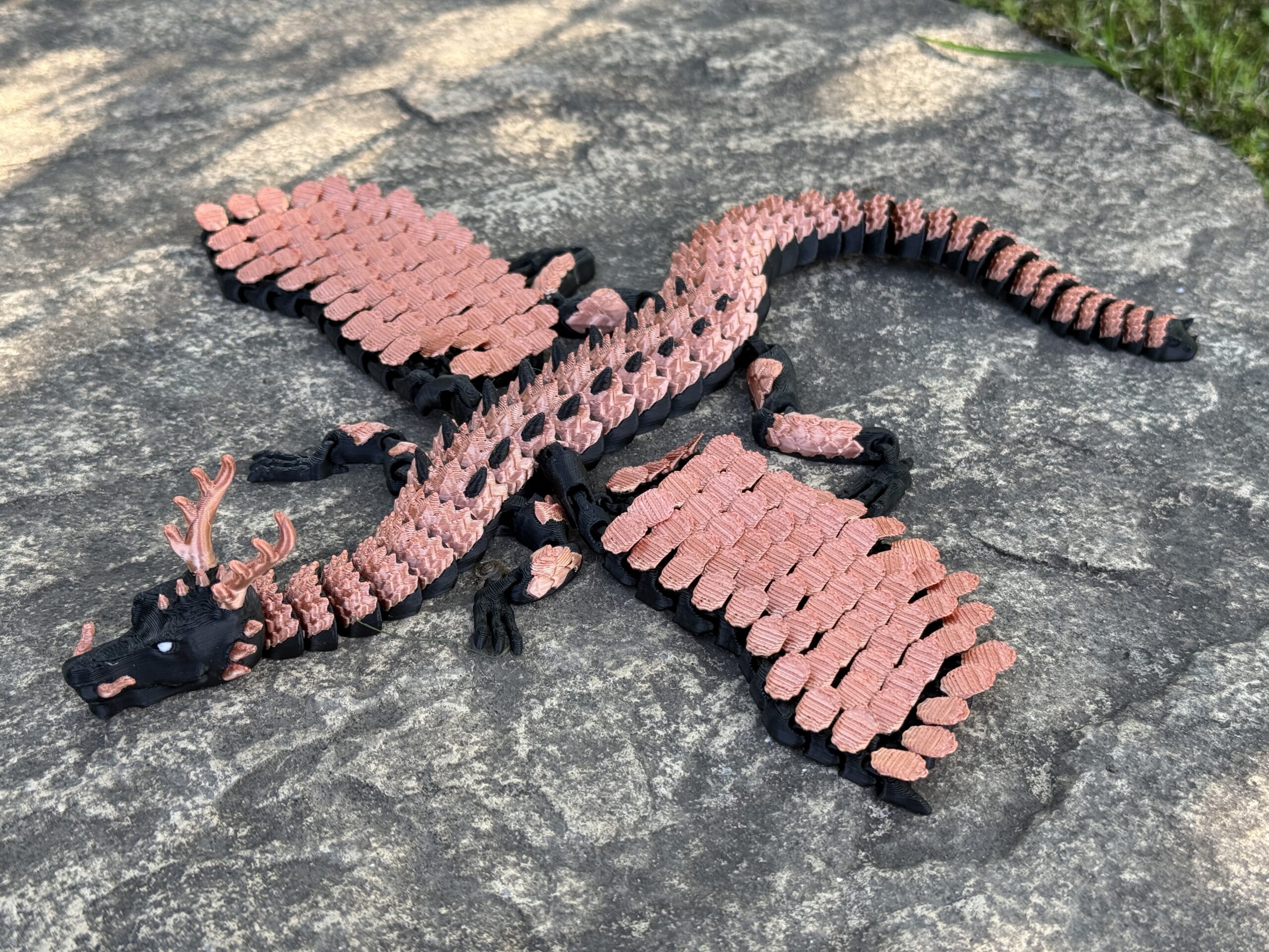 Smok Zaćmienia ze skrzydłami 3D – mroczna oraz pełna detali figurka, prezent - obrazek 10