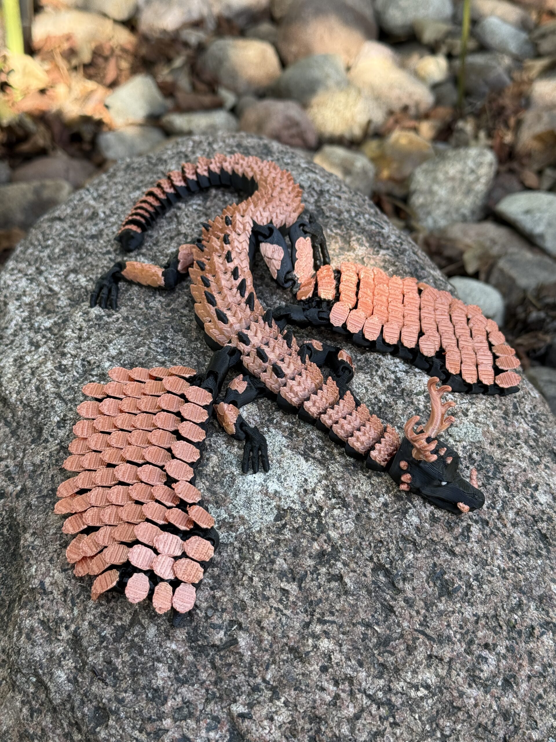 Smok Zaćmienia ze skrzydłami 3D – mroczna oraz pełna detali figurka, prezent - obrazek 8