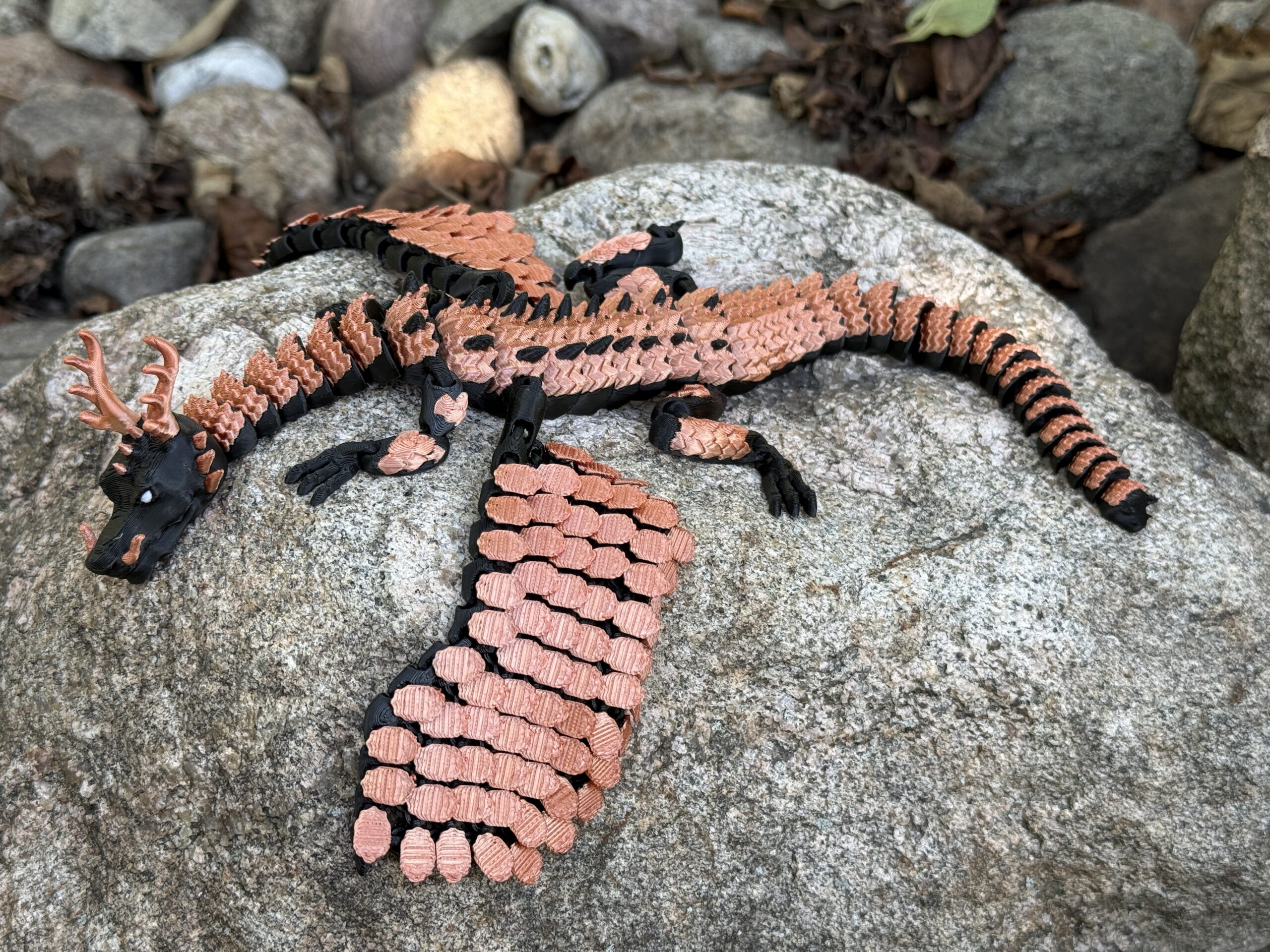 Smok Zaćmienia ze skrzydłami 3D – mroczna oraz pełna detali figurka, prezent - obrazek 6