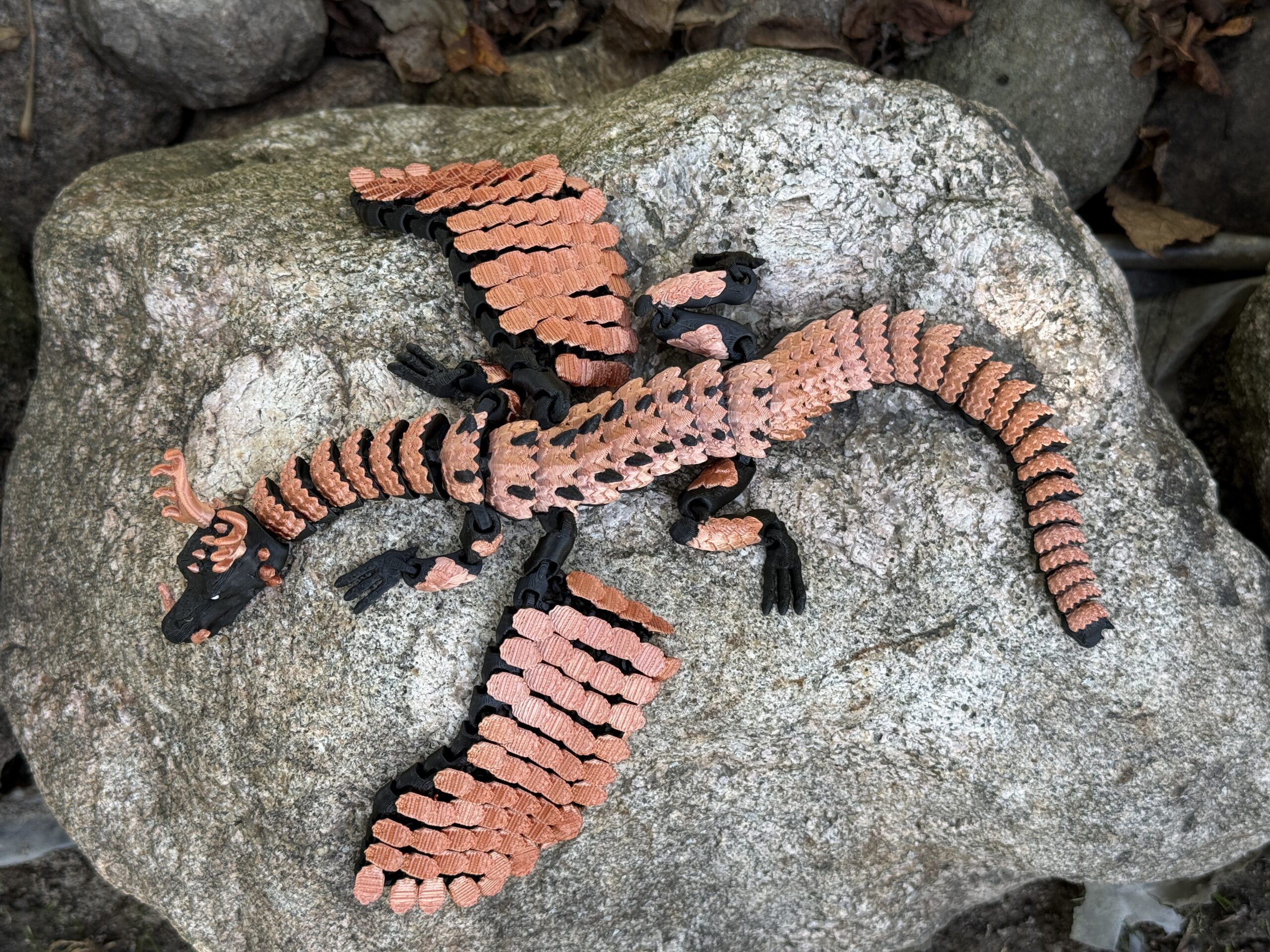 Smok Zaćmienia ze skrzydłami 3D – mroczna oraz pełna detali figurka, prezent - obrazek 5