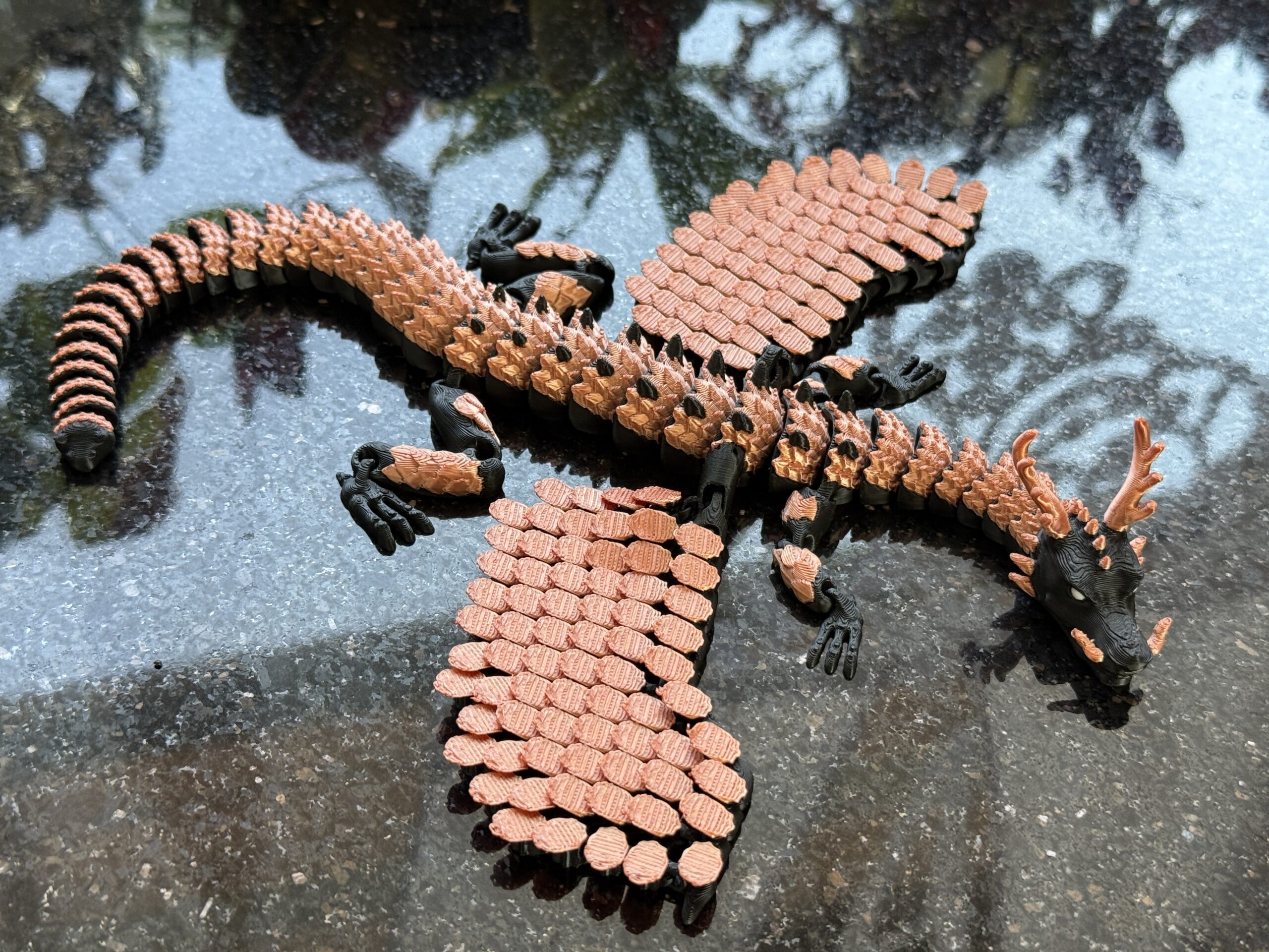 Smok Zaćmienia ze skrzydłami 3D – mroczna oraz pełna detali figurka, prezent - obrazek 4