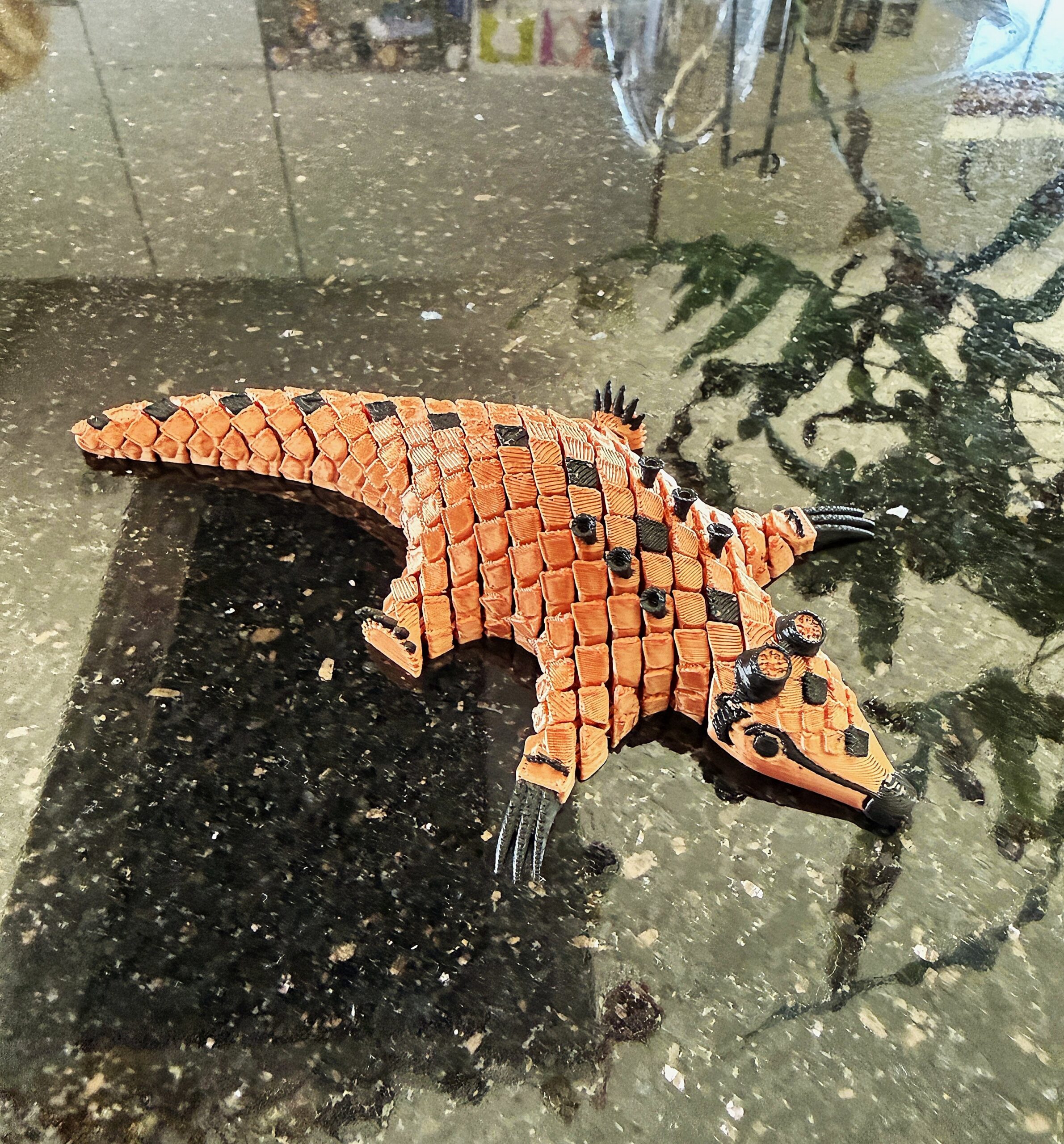 Łuskowiec Steampunk 3D – segmentowy mechaniczny strażnik epoki pary, zabawka - obrazek 2