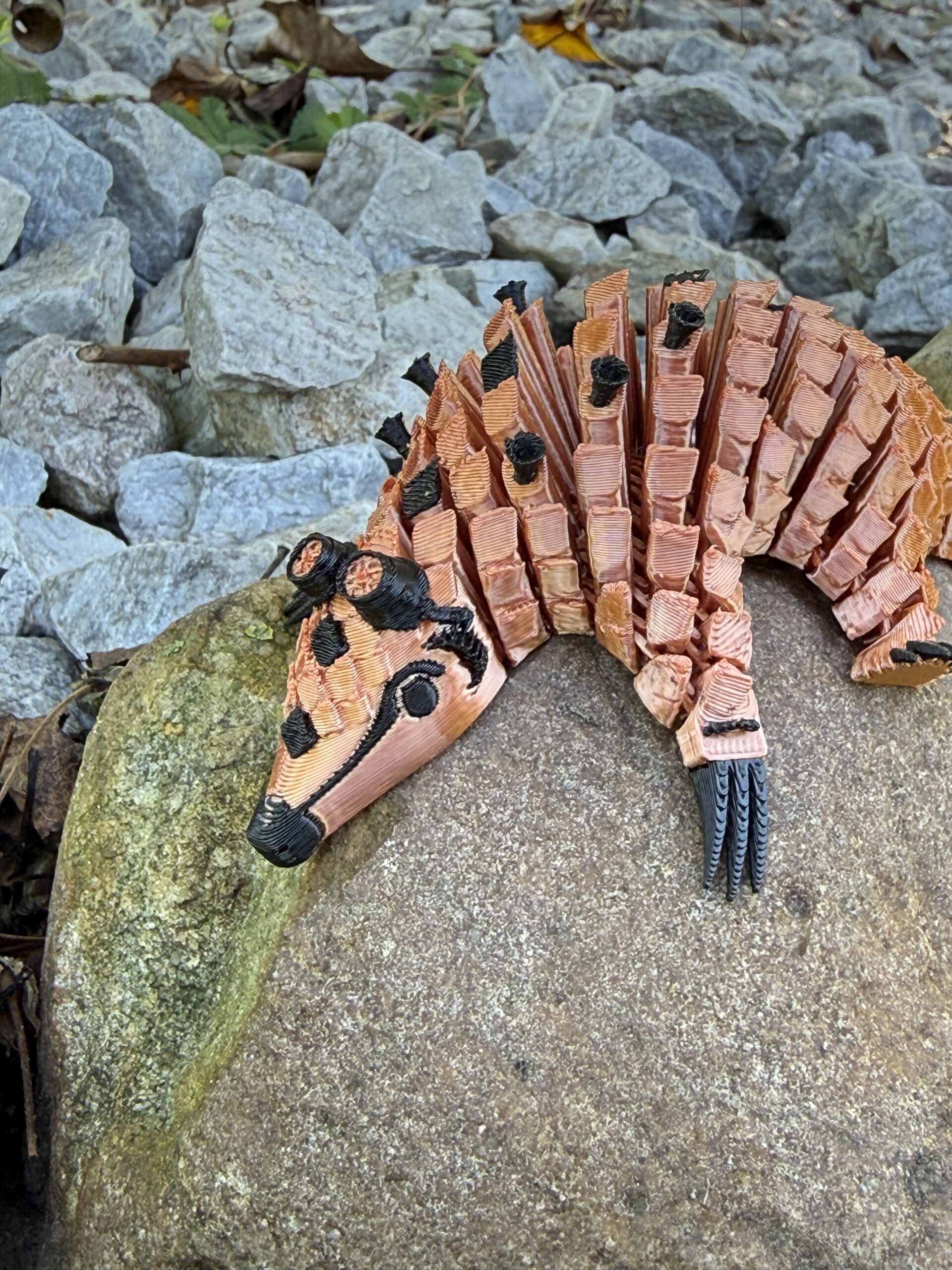 Łuskowiec Steampunk 3D – segmentowy mechaniczny strażnik epoki pary, zabawka - obrazek 7