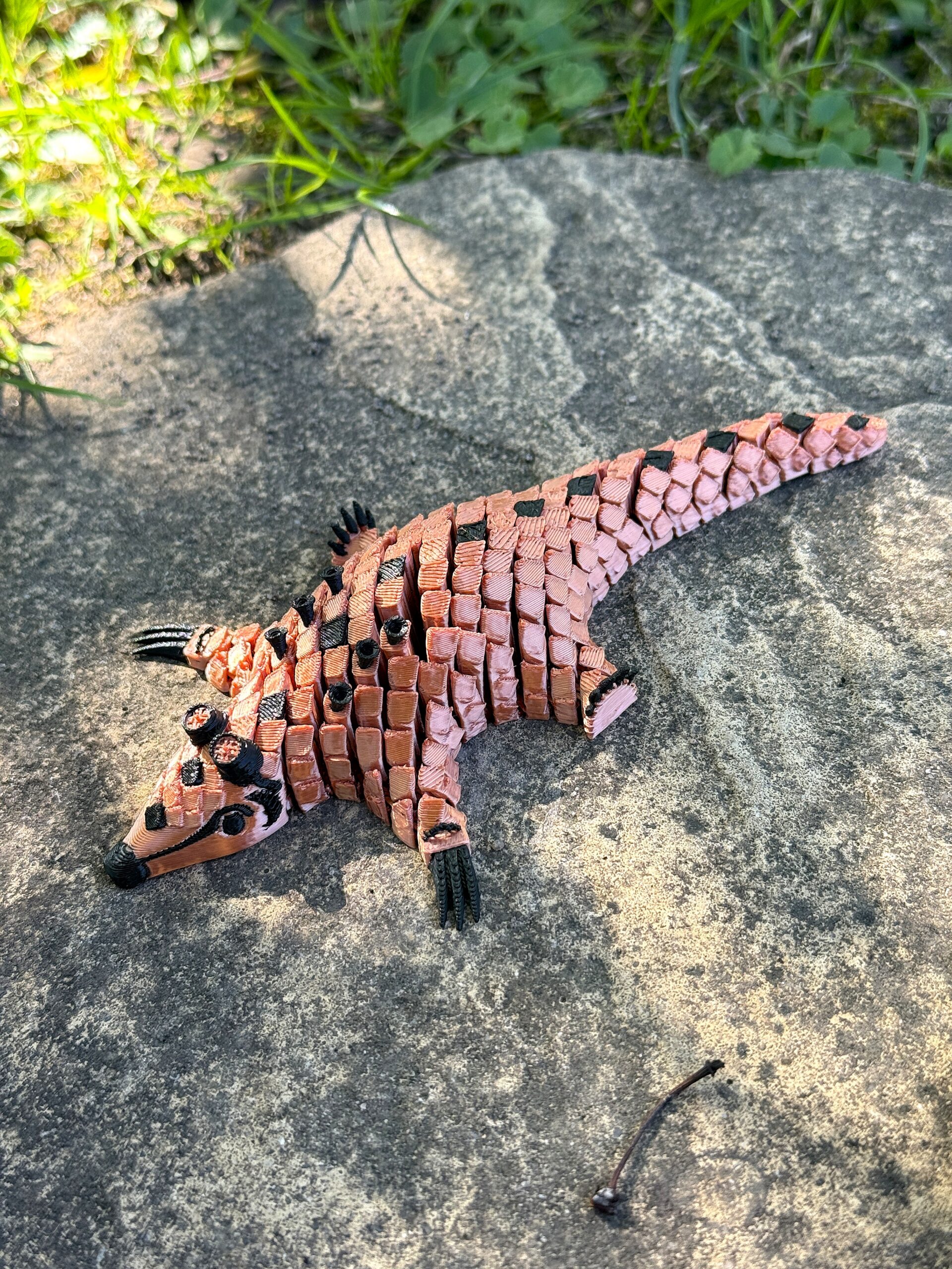 Łuskowiec Steampunk 3D – segmentowy mechaniczny strażnik epoki pary, zabawka - obrazek 9