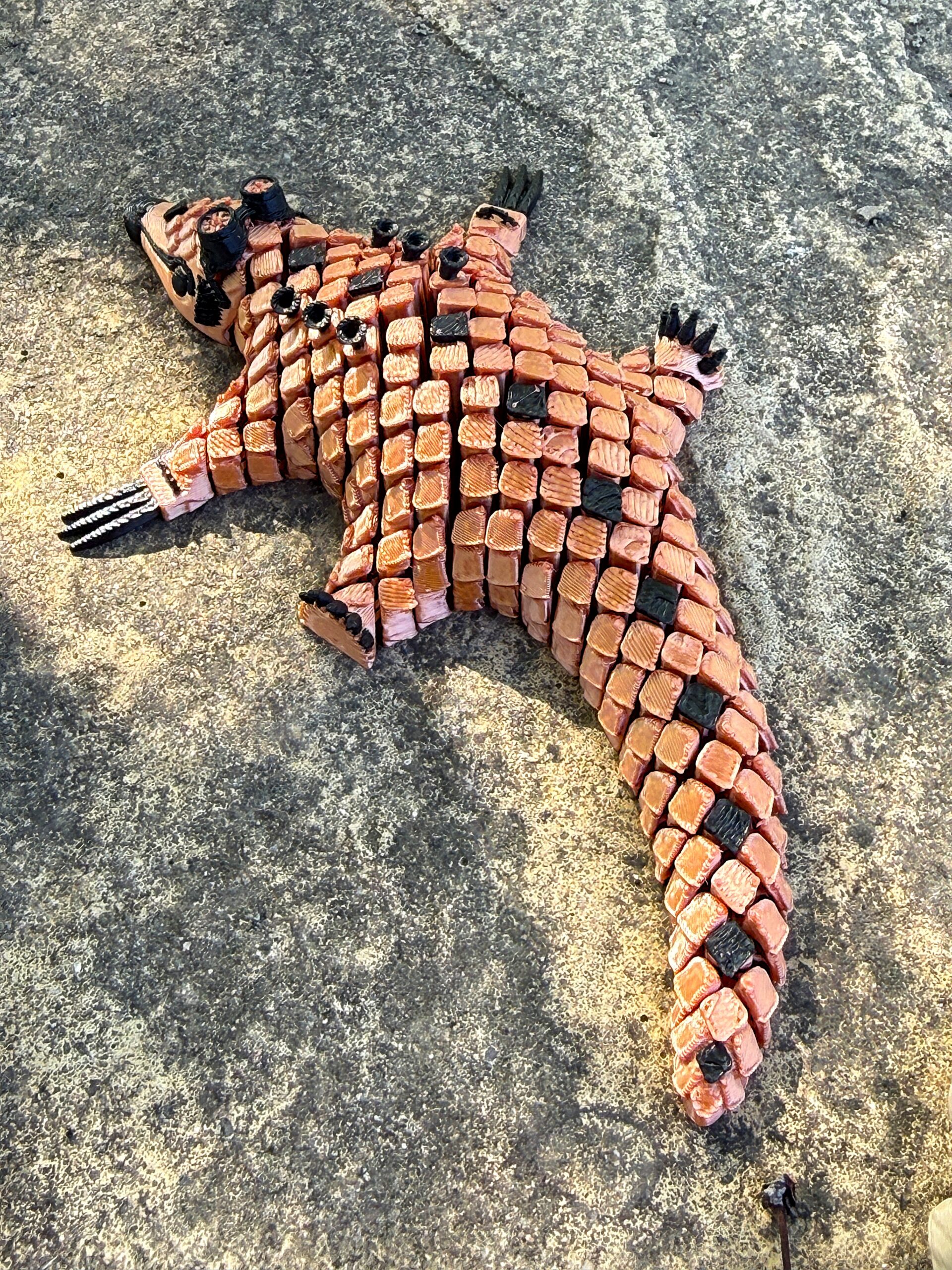 Łuskowiec Steampunk 3D – segmentowy mechaniczny strażnik epoki pary, zabawka - obrazek 10