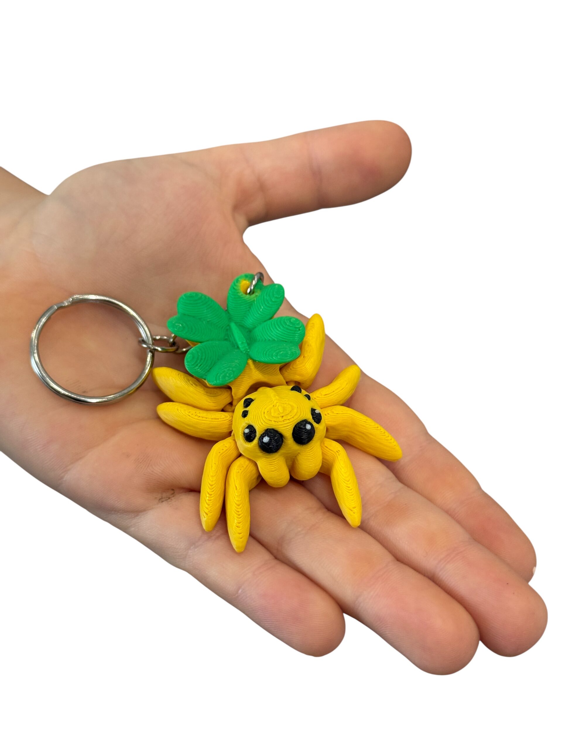 Przegubowy Pajączek Skakun z koniczynką 3D – mini figurka i brelok szczęścia!