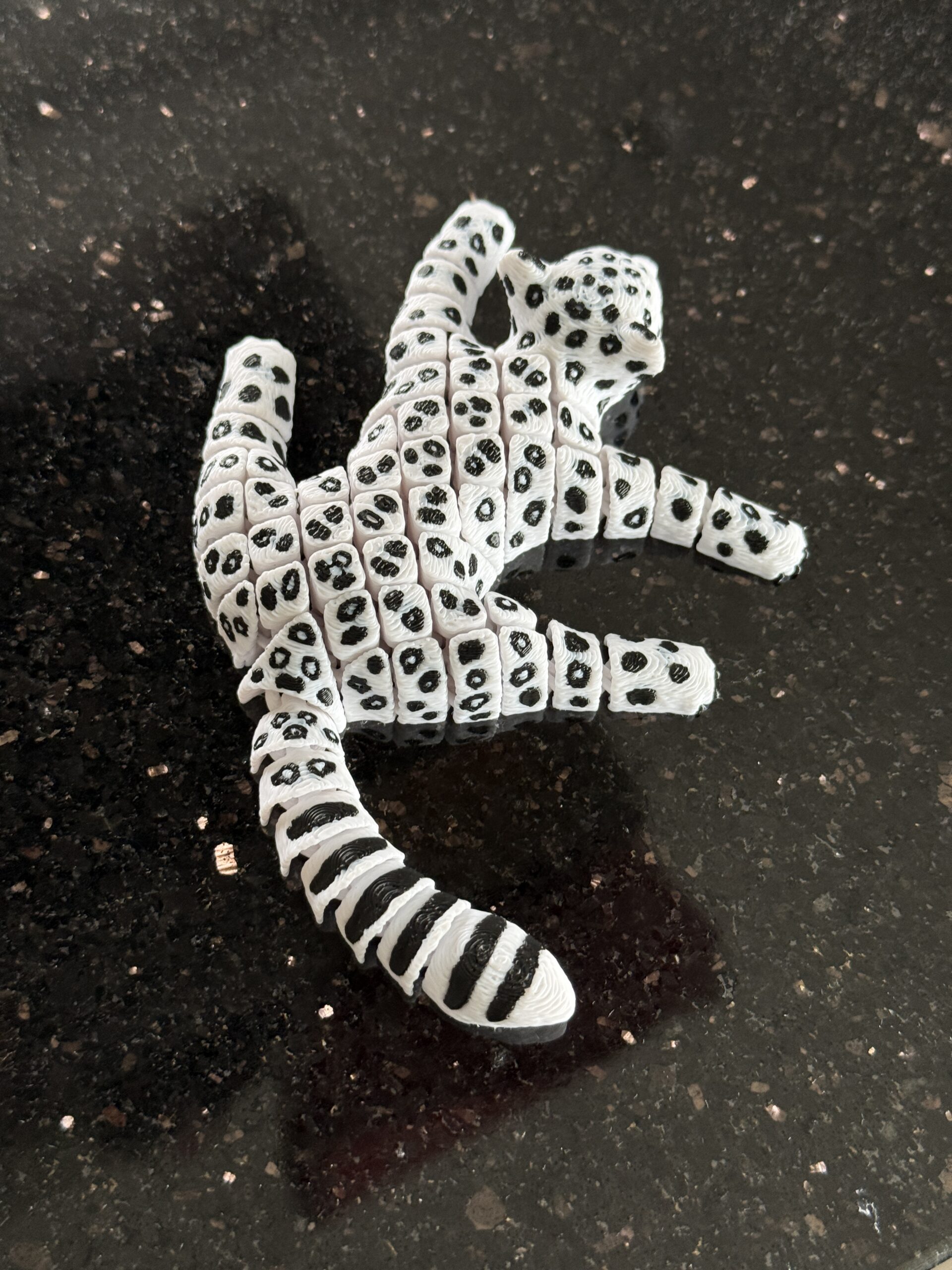 Lampart Śnieżny 3D – Strażnik Mroźnych Szczytów, ruchoma figurka segmentowa, zabawka - obrazek 13